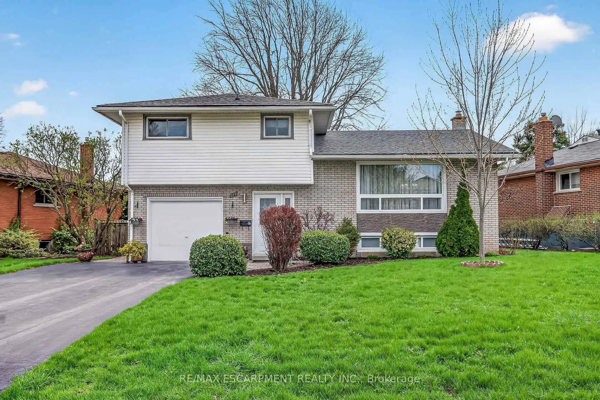 Photo 1 of 210 Columbia Drive, Hamilton, Buchanan — HOMEH