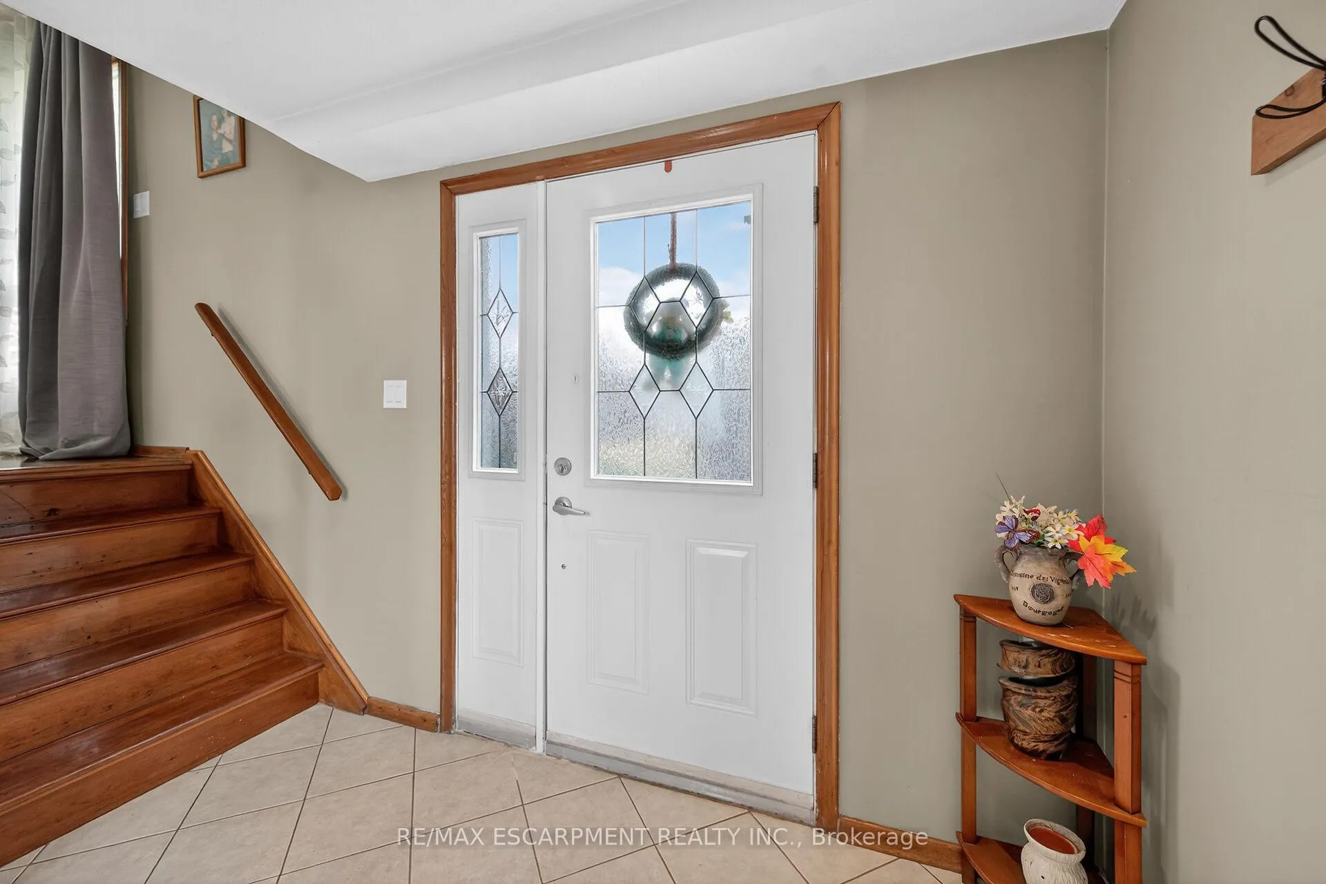 Photo 6 of 210 Columbia Drive, Hamilton, Buchanan — HOMEH
