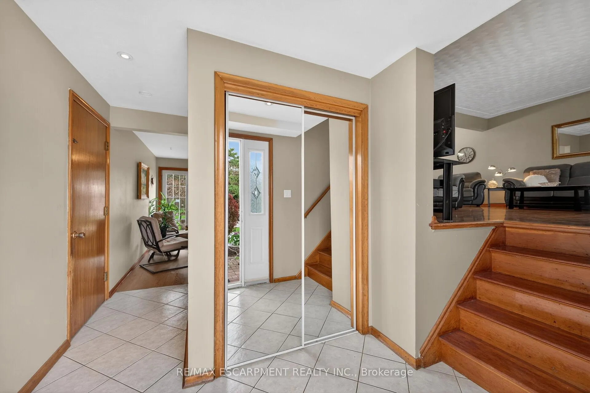 Photo 7 of 210 Columbia Drive, Hamilton, Buchanan — HOMEH