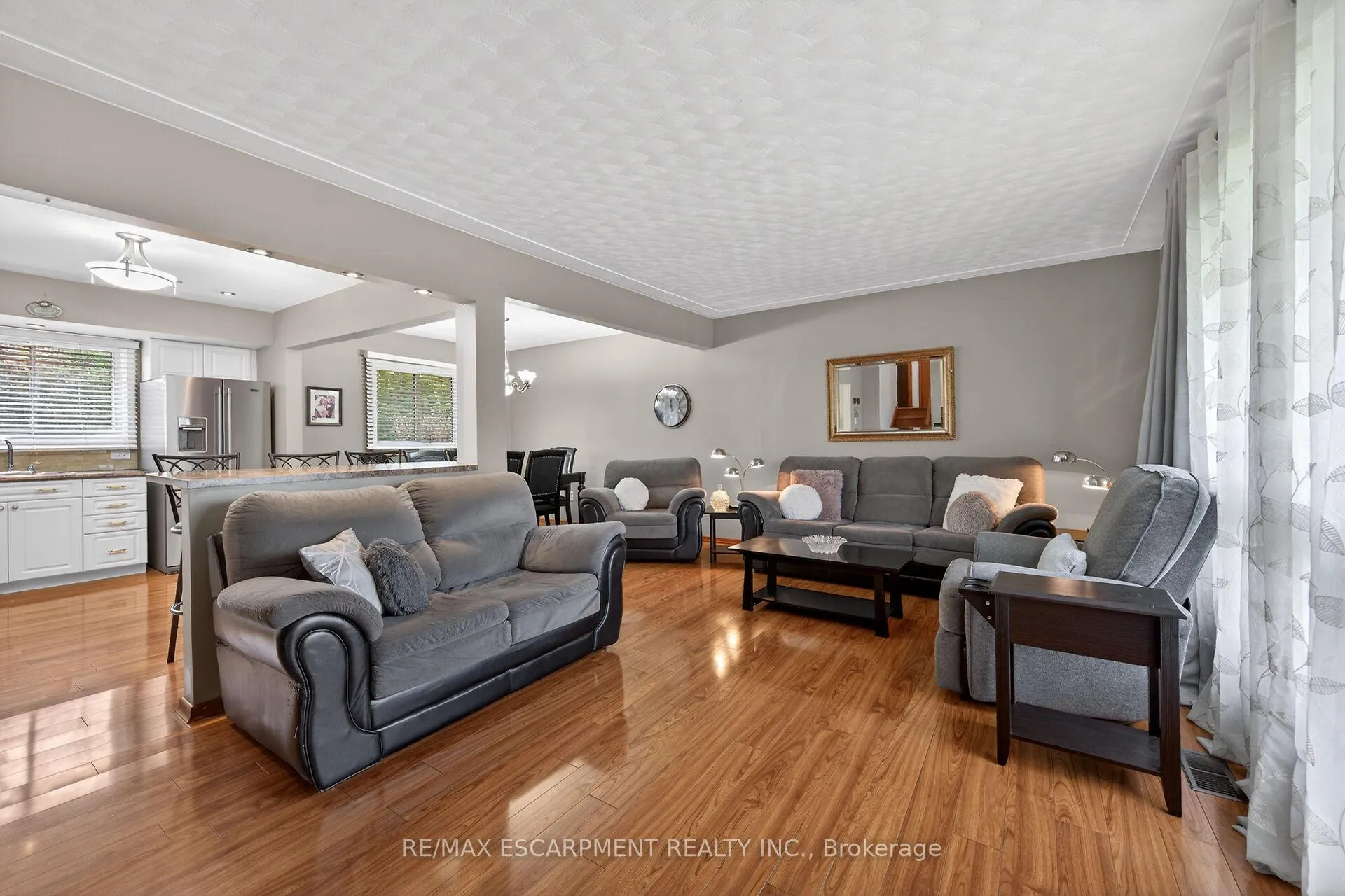 Photo 9 of 210 Columbia Drive, Hamilton, Buchanan — HOMEH