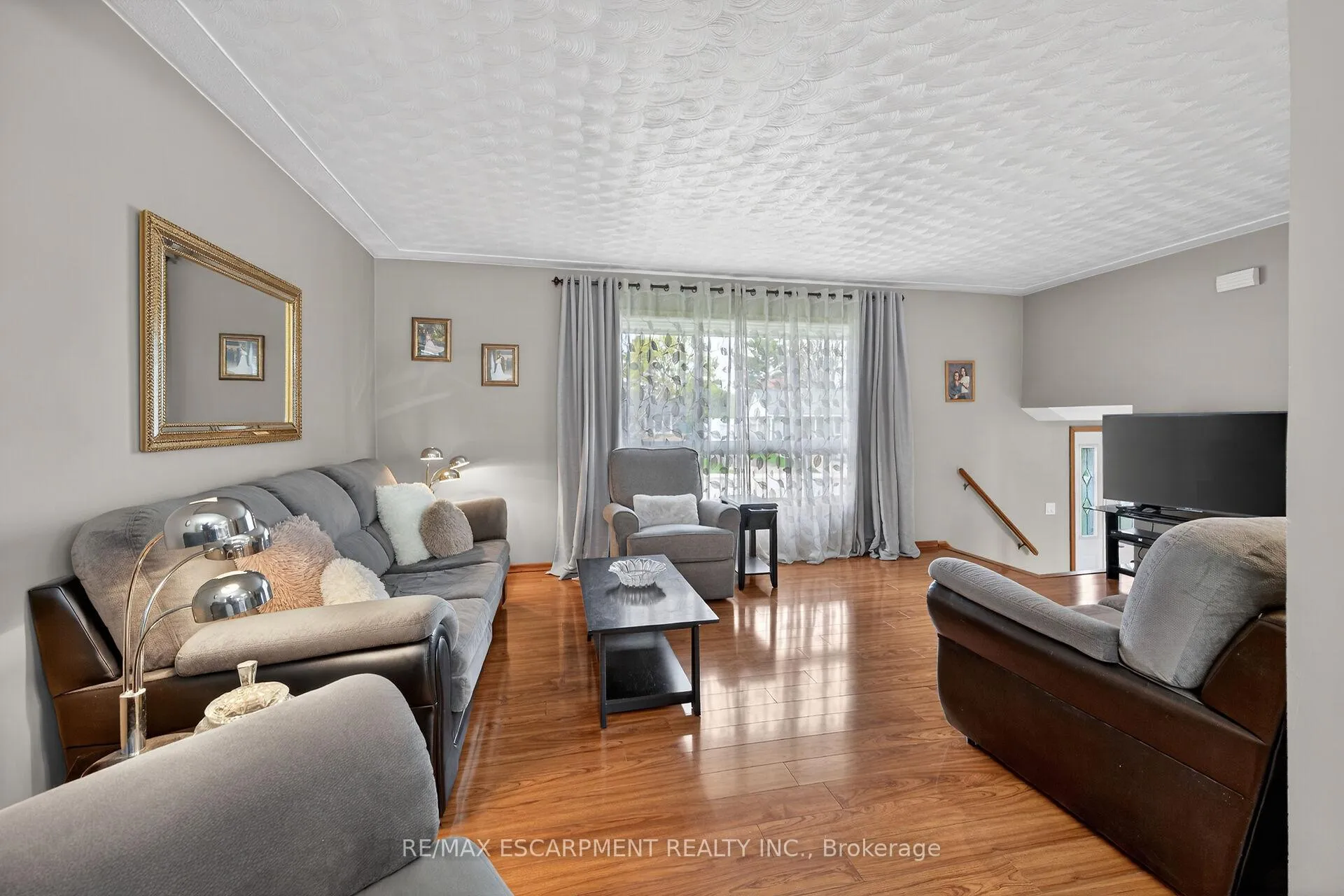 Photo 10 of 210 Columbia Drive, Hamilton, Buchanan — HOMEH