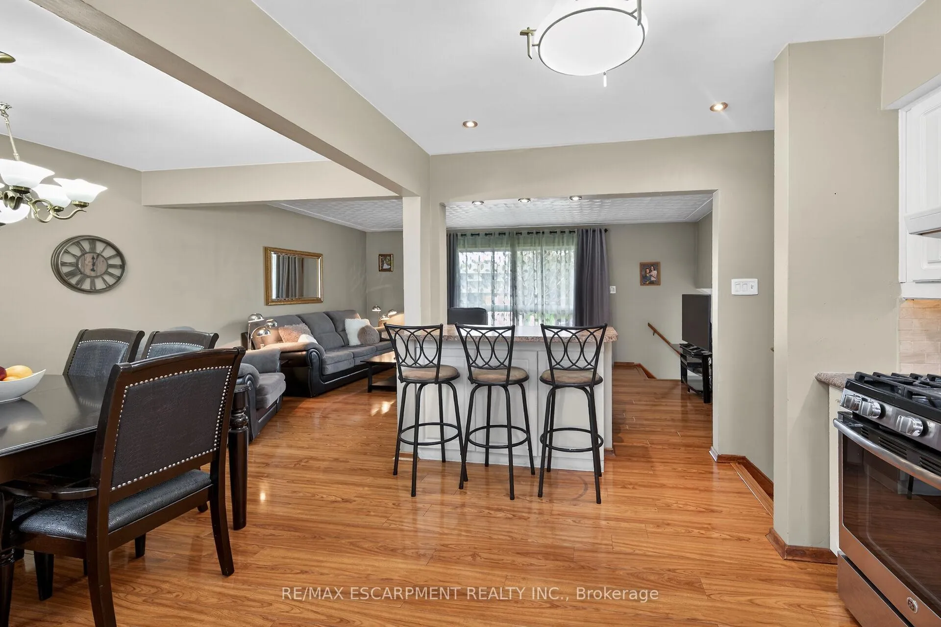 Photo 11 of 210 Columbia Drive, Hamilton, Buchanan — HOMEH
