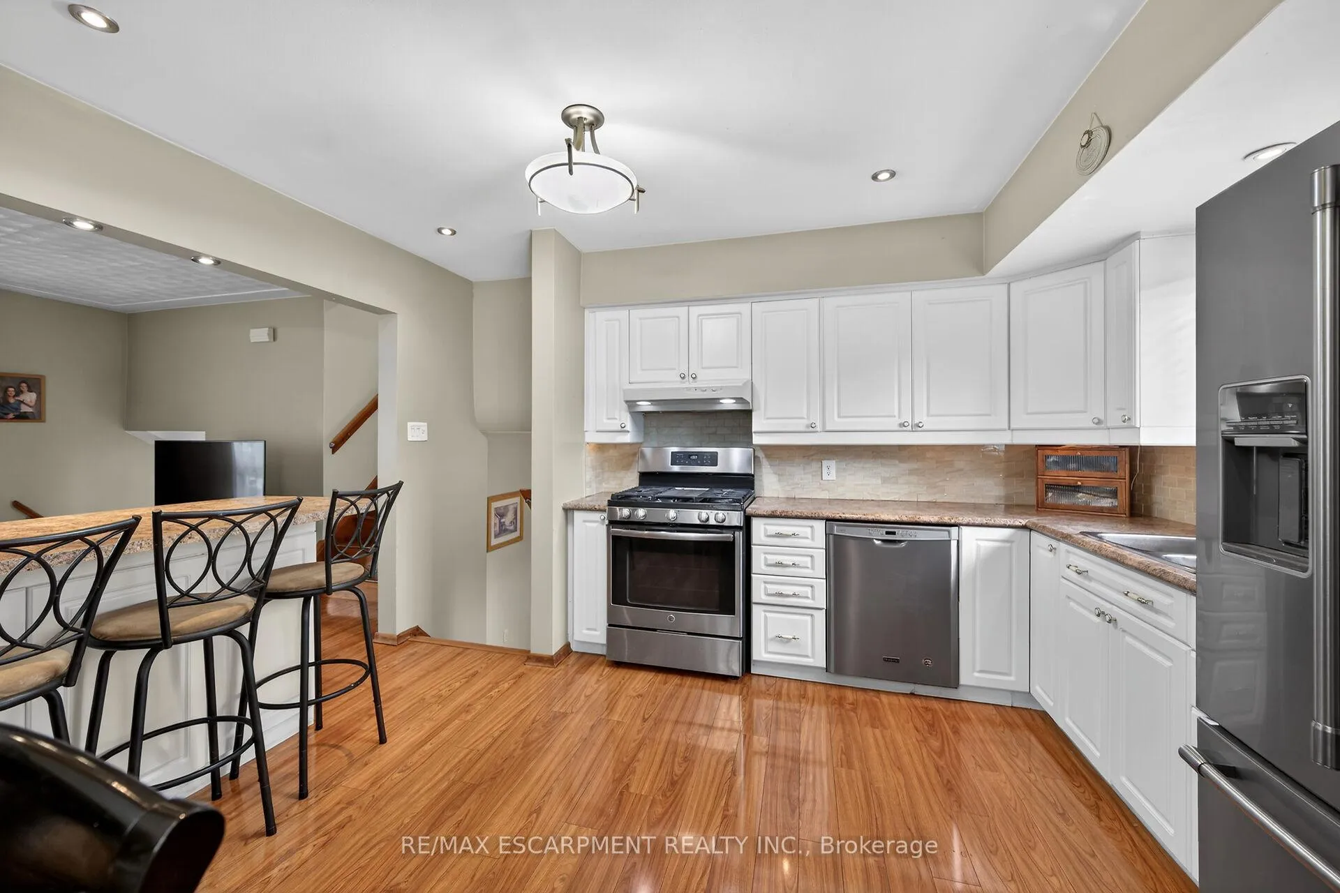 Photo 15 of 210 Columbia Drive, Hamilton, Buchanan — HOMEH