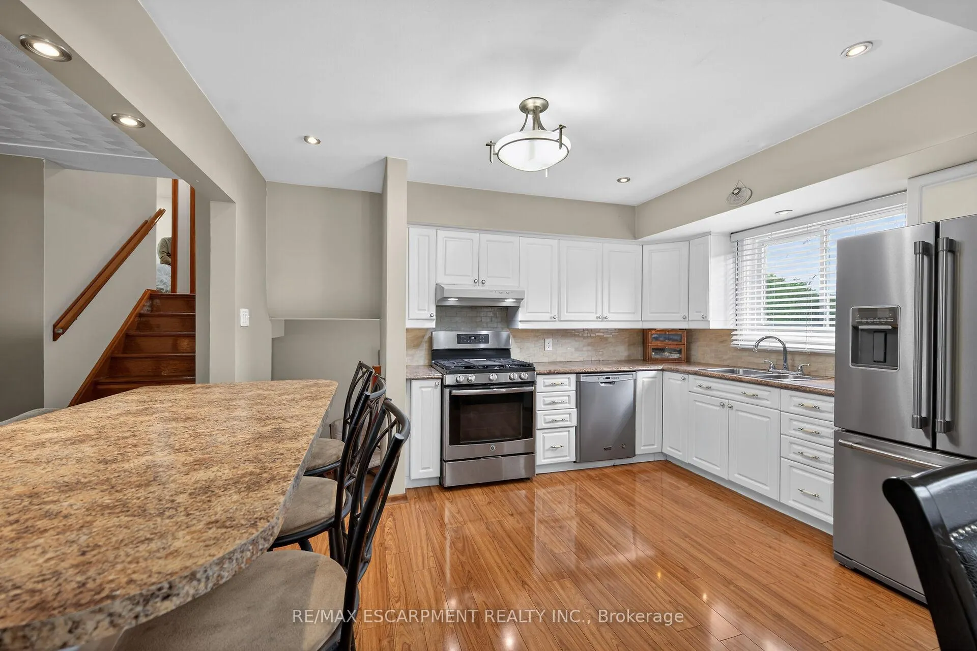 Photo 17 of 210 Columbia Drive, Hamilton, Buchanan — HOMEH