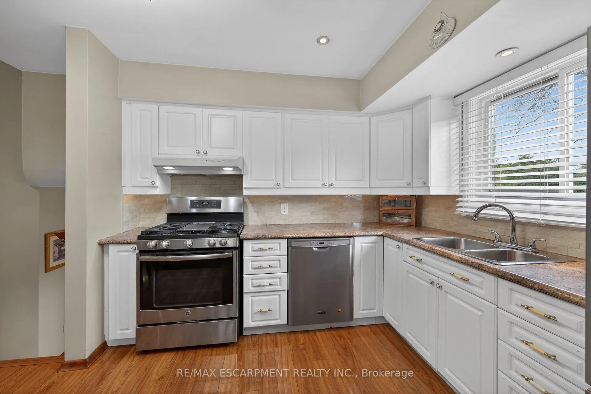 Photo 18 of 210 Columbia Drive, Hamilton, Buchanan — HOMEH