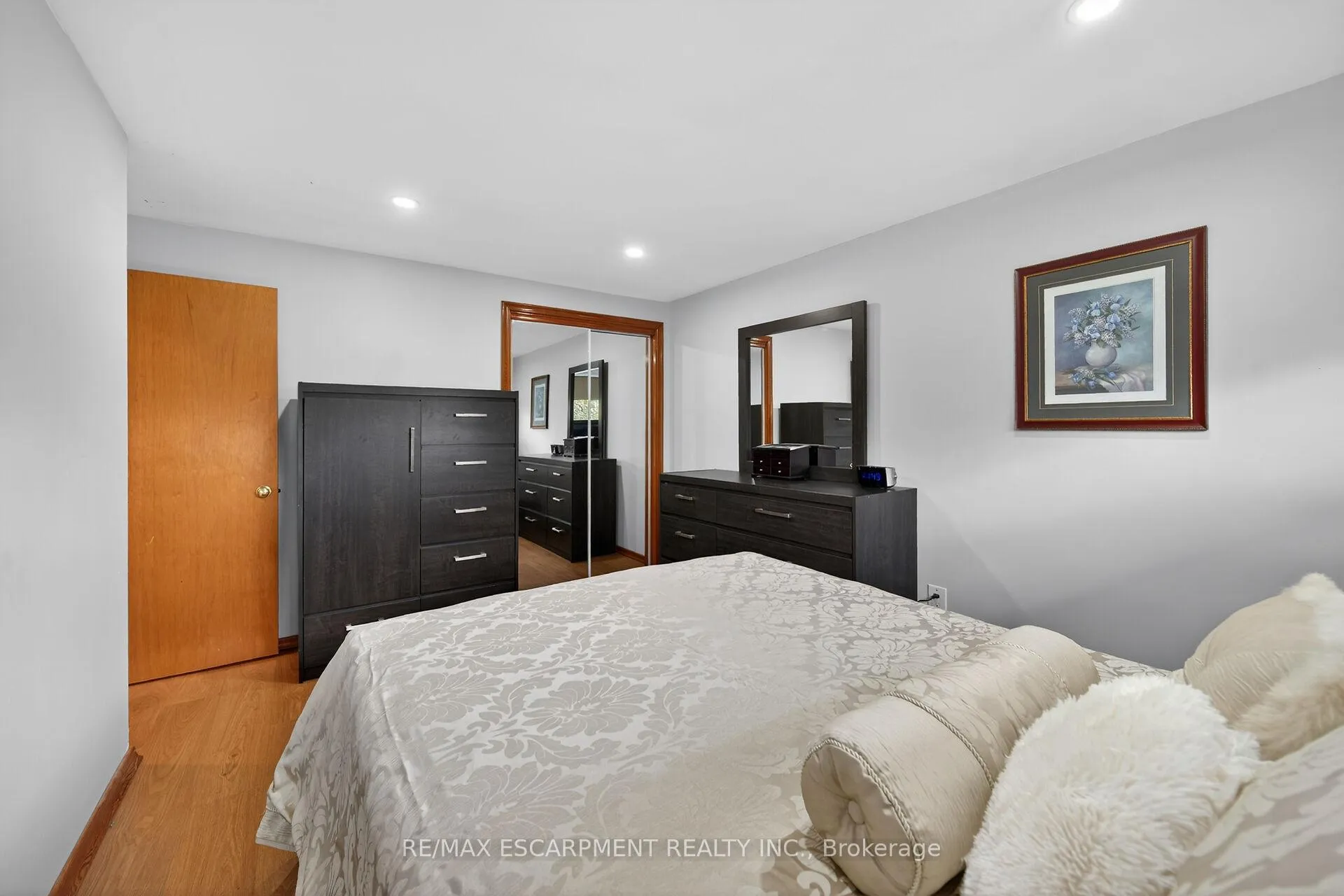 Photo 21 of 210 Columbia Drive, Hamilton, Buchanan — HOMEH