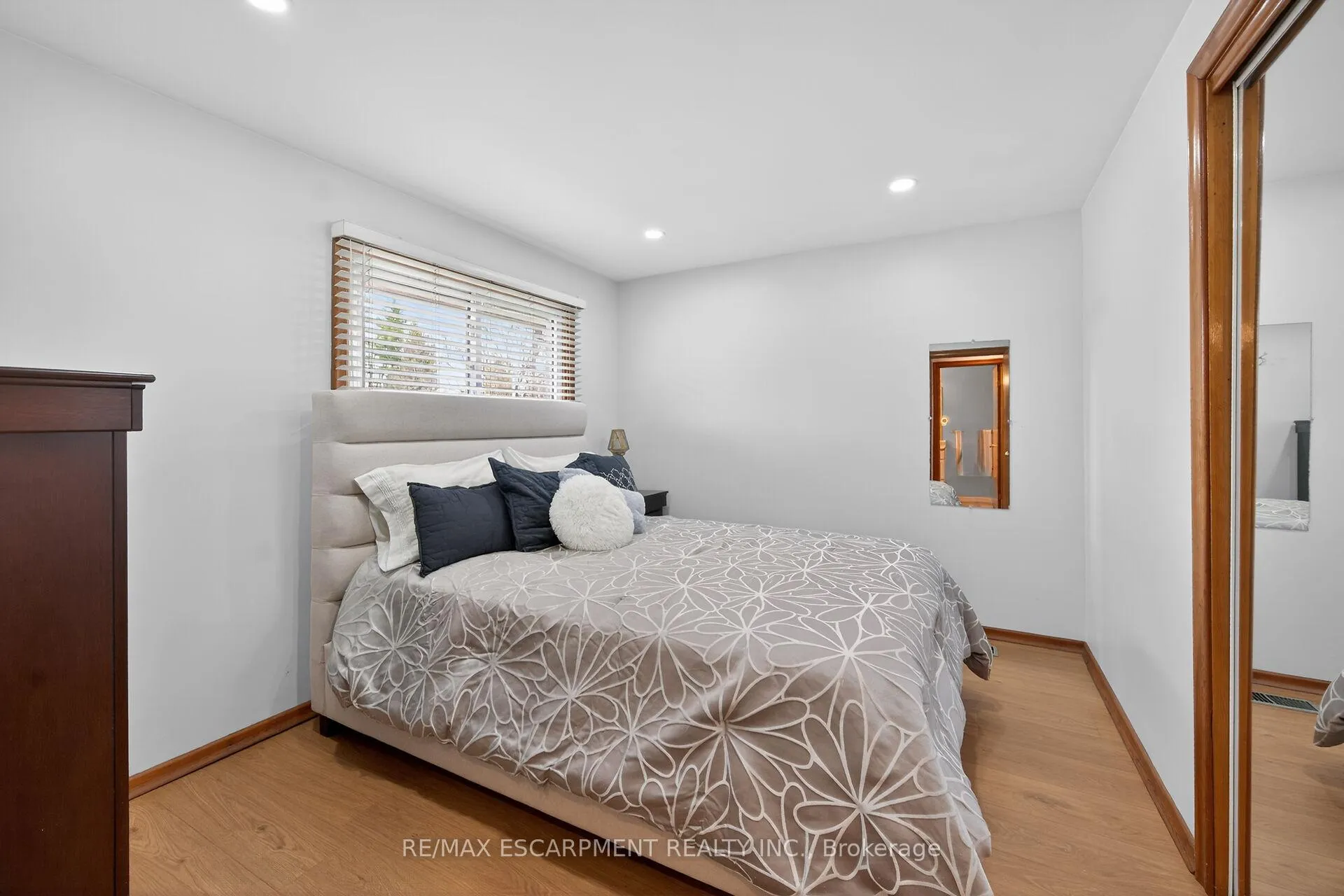 Photo 22 of 210 Columbia Drive, Hamilton, Buchanan — HOMEH