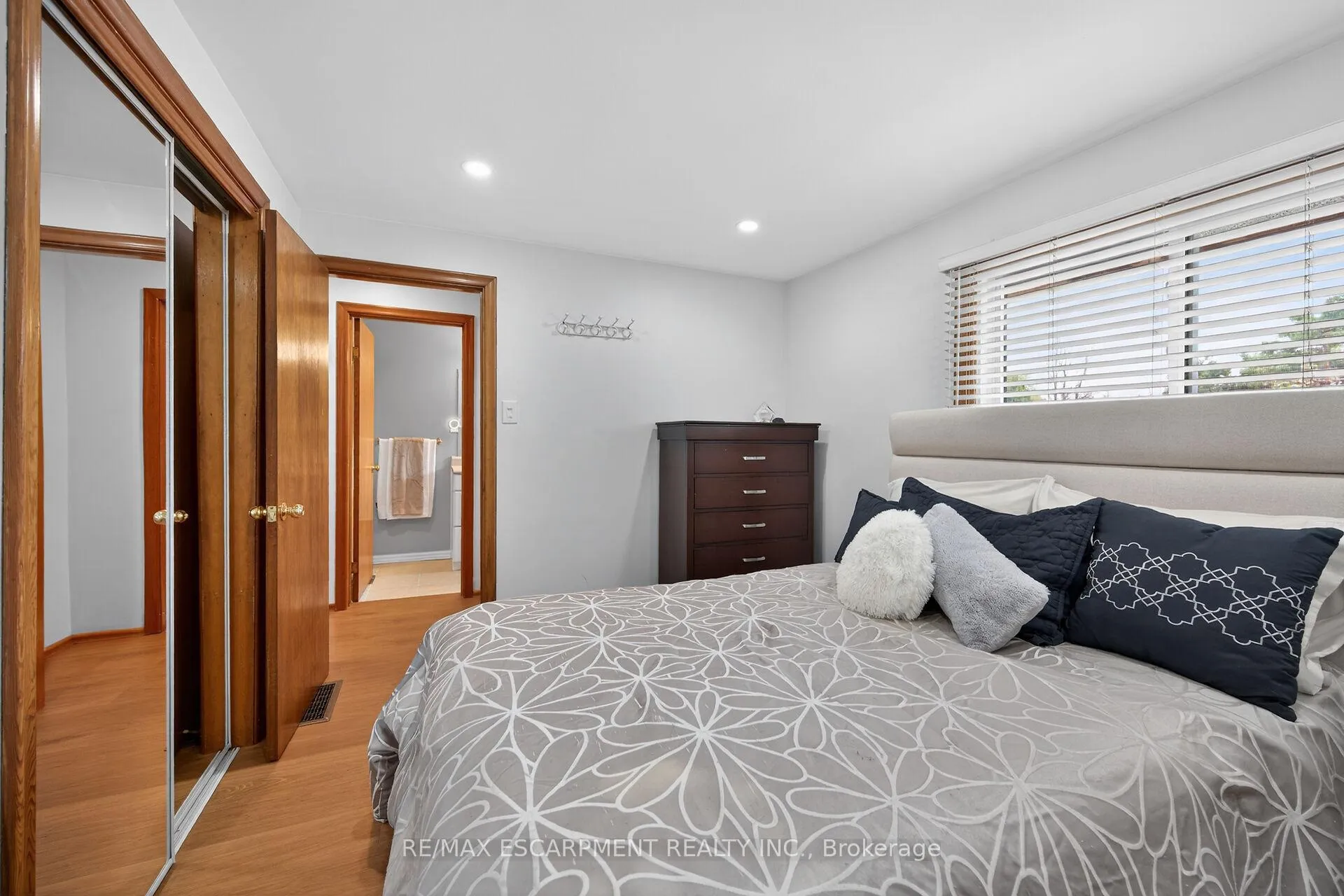 Photo 23 of 210 Columbia Drive, Hamilton, Buchanan — HOMEH