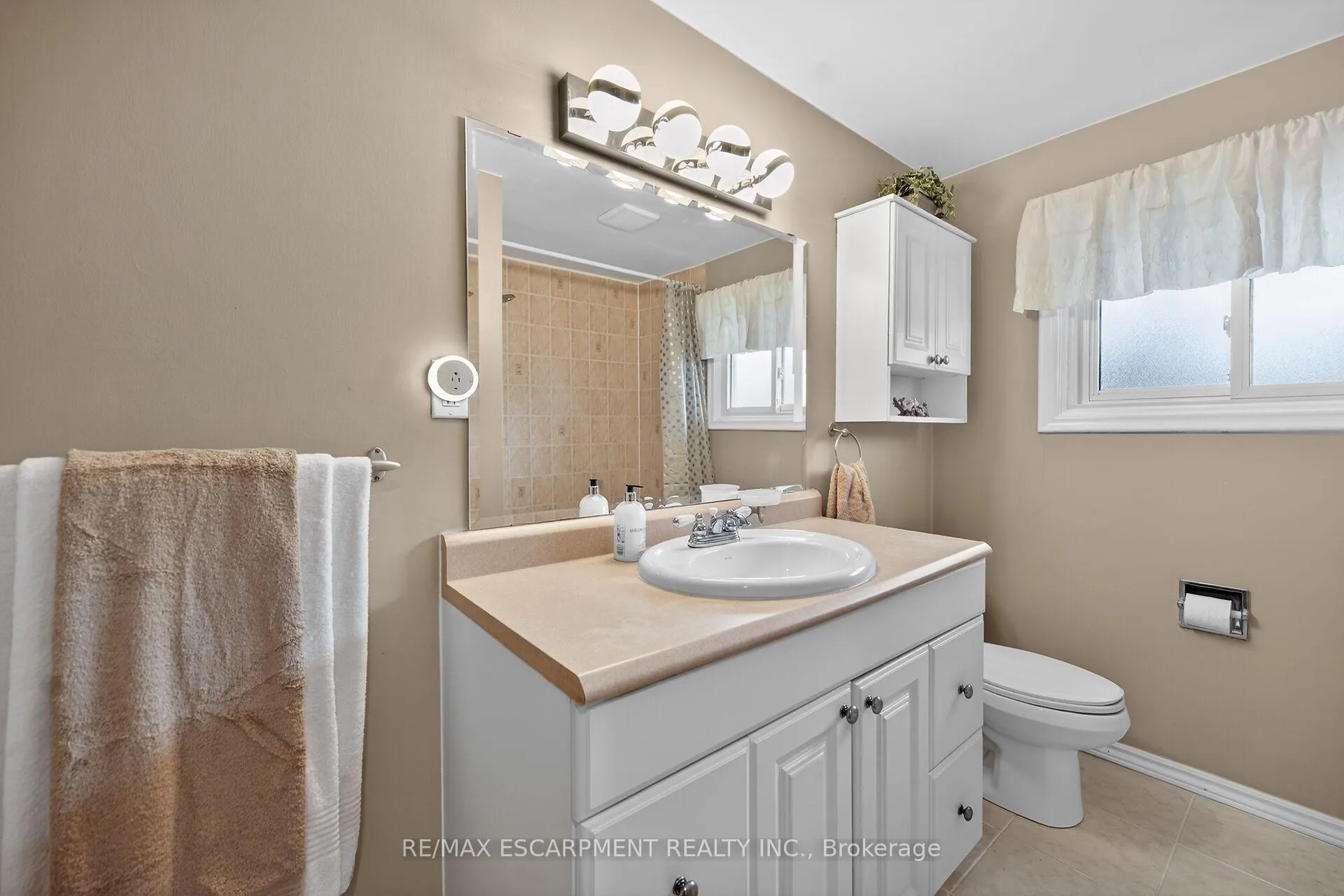 Photo 24 of 210 Columbia Drive, Hamilton, Buchanan — HOMEH