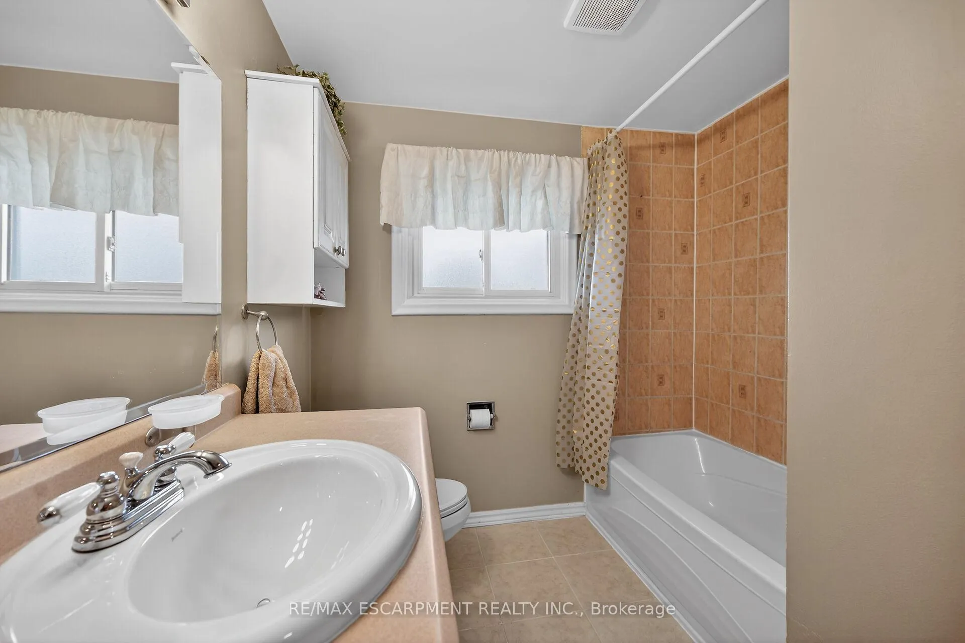 Photo 25 of 210 Columbia Drive, Hamilton, Buchanan — HOMEH