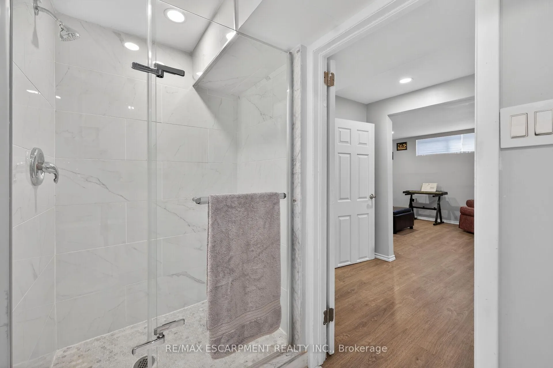 Photo 37 of 210 Columbia Drive, Hamilton, Buchanan — HOMEH