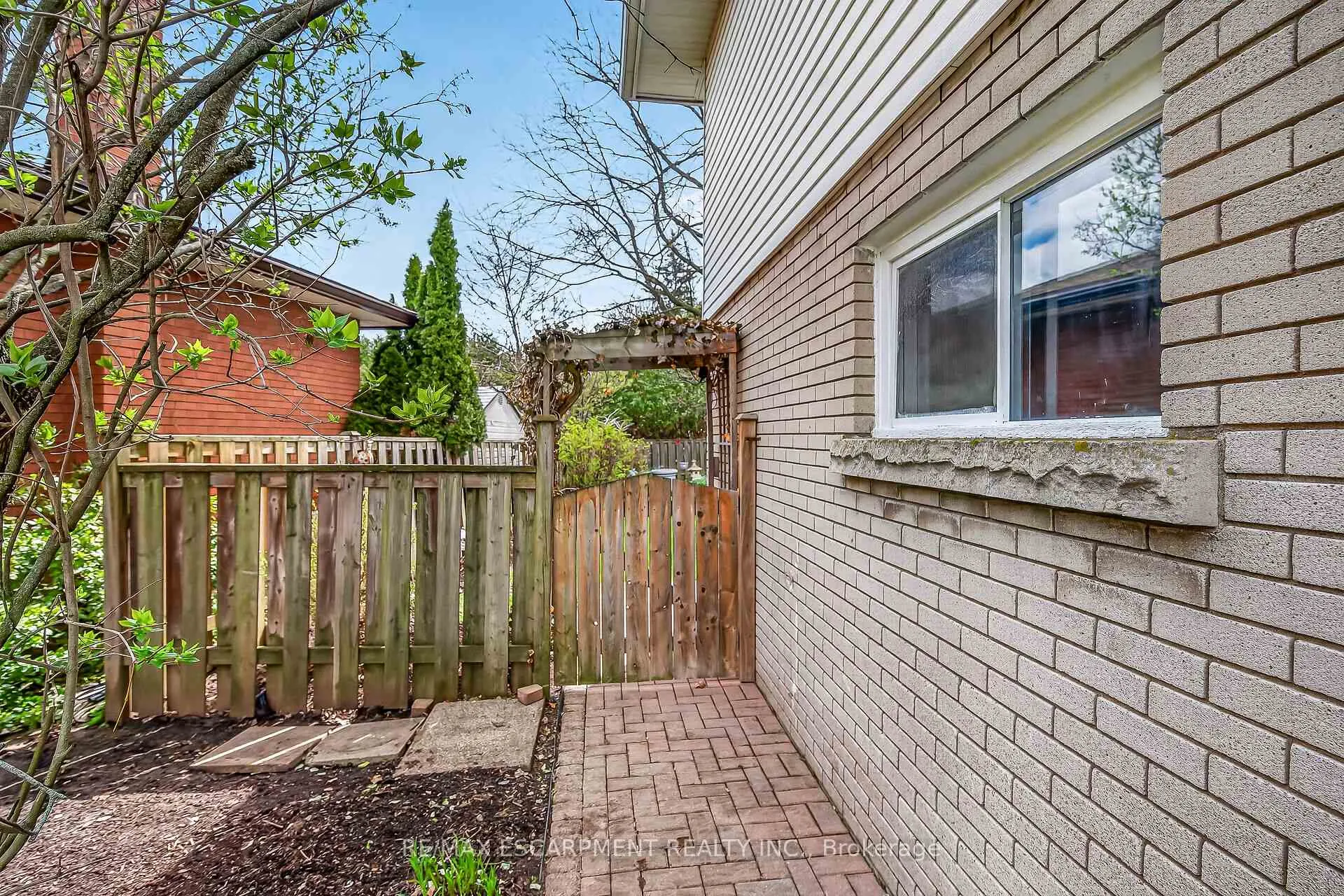 Photo 40 of 210 Columbia Drive, Hamilton, Buchanan — HOMEH