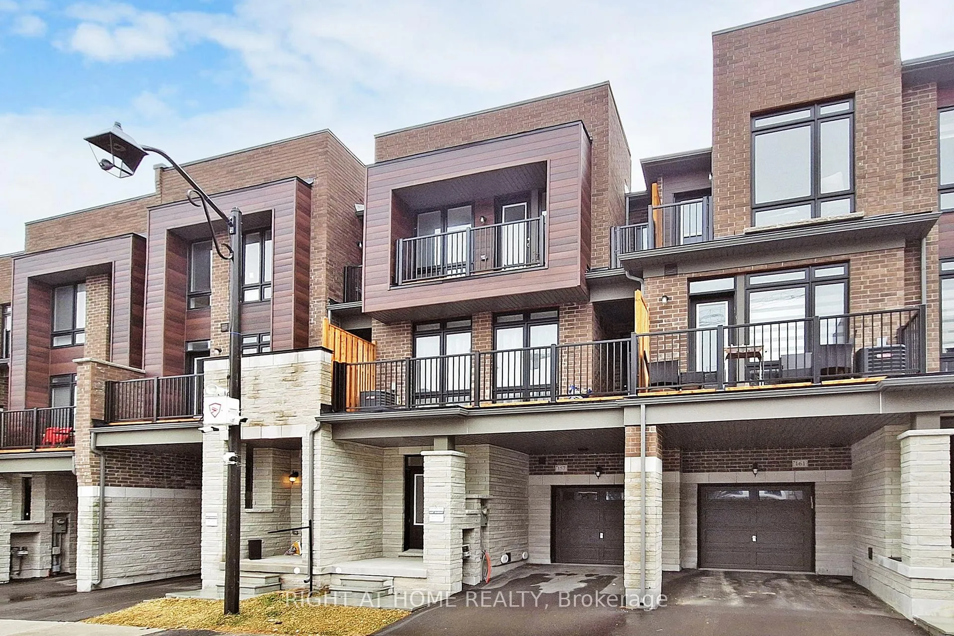 Photo 2 of 157 Blick Crescent, Aurora, Bayview Northeast — HOMEH