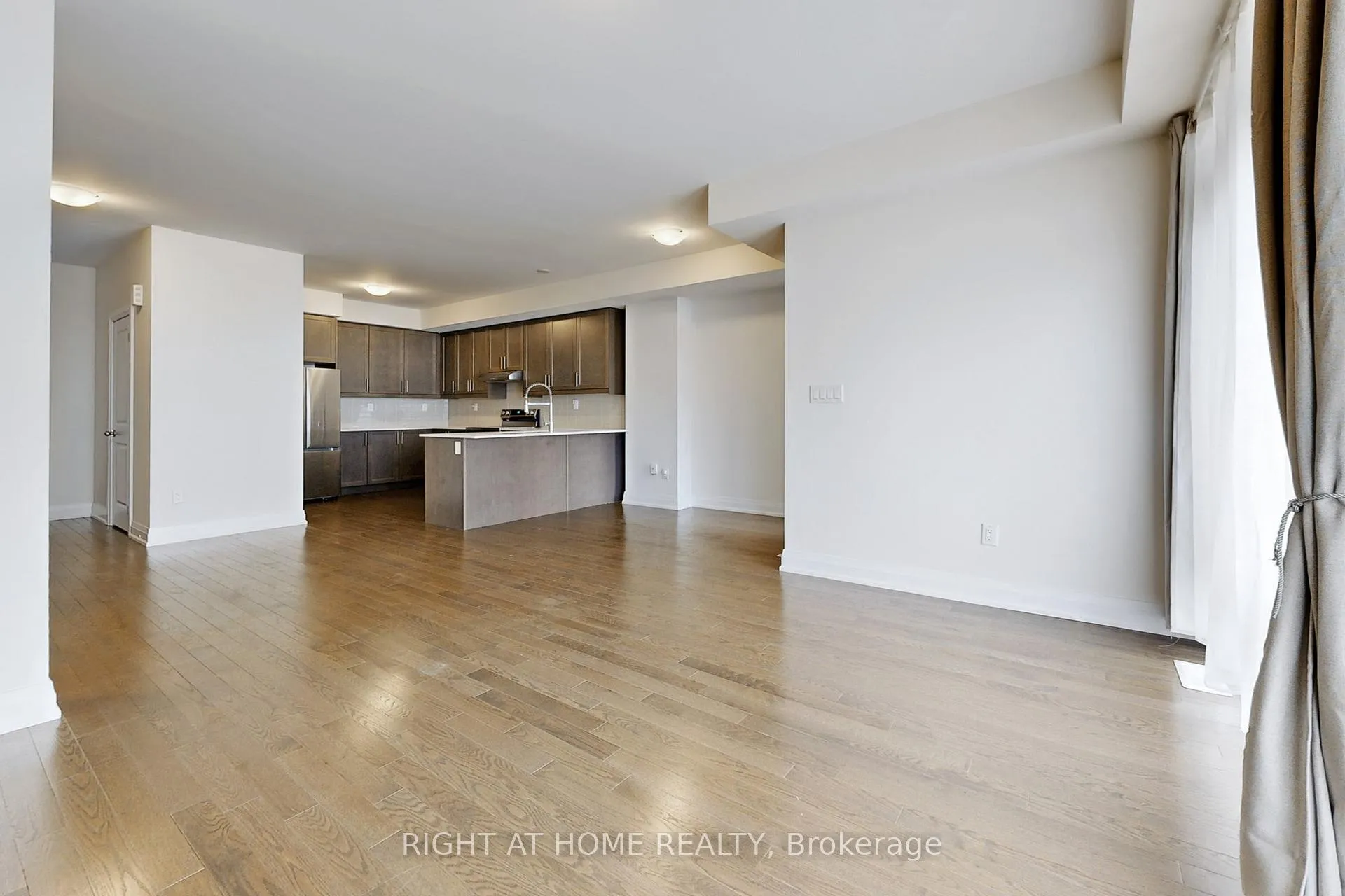 Photo 8 of 157 Blick Crescent, Aurora, Bayview Northeast — HOMEH