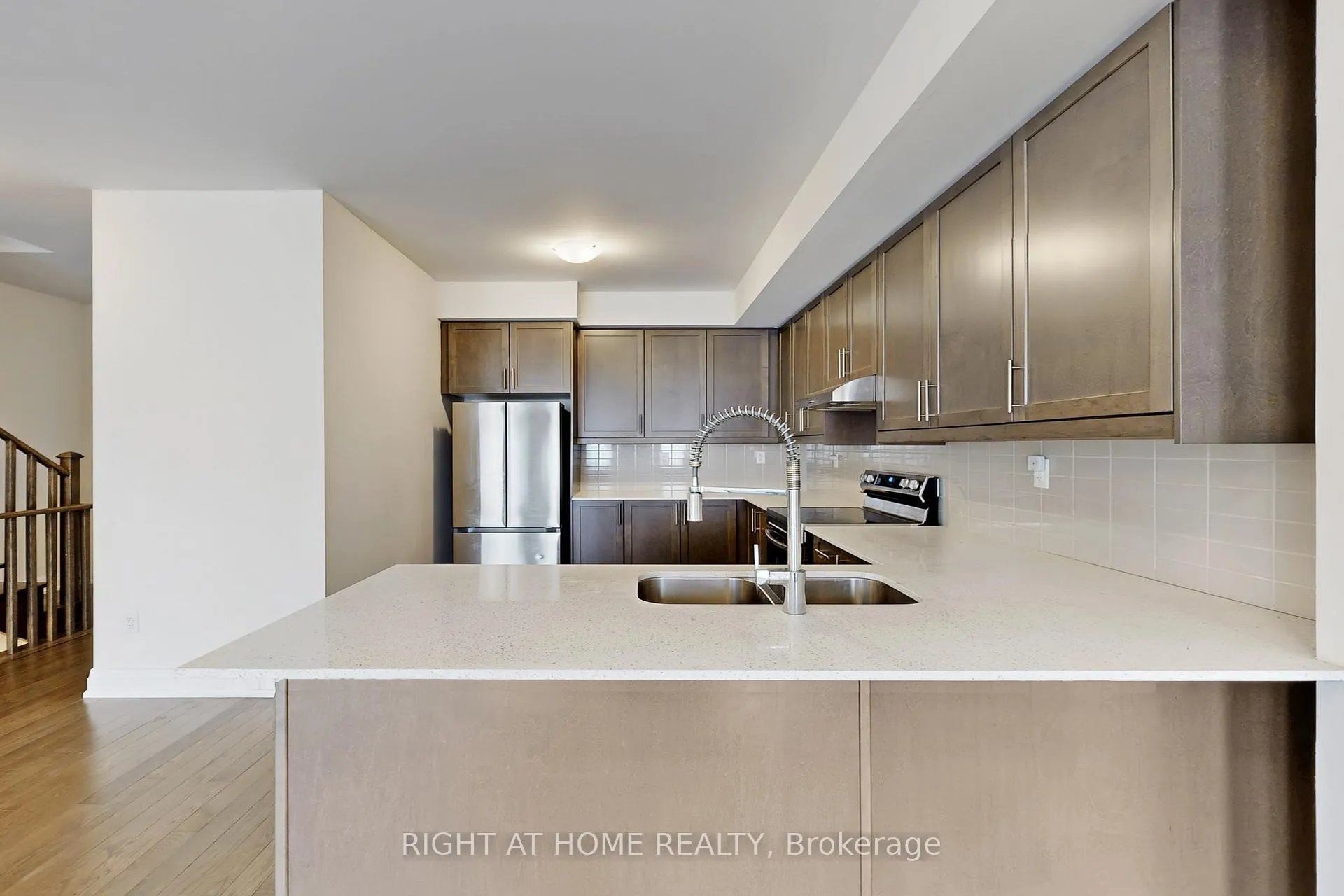 Photo 10 of 157 Blick Crescent, Aurora, Bayview Northeast — HOMEH