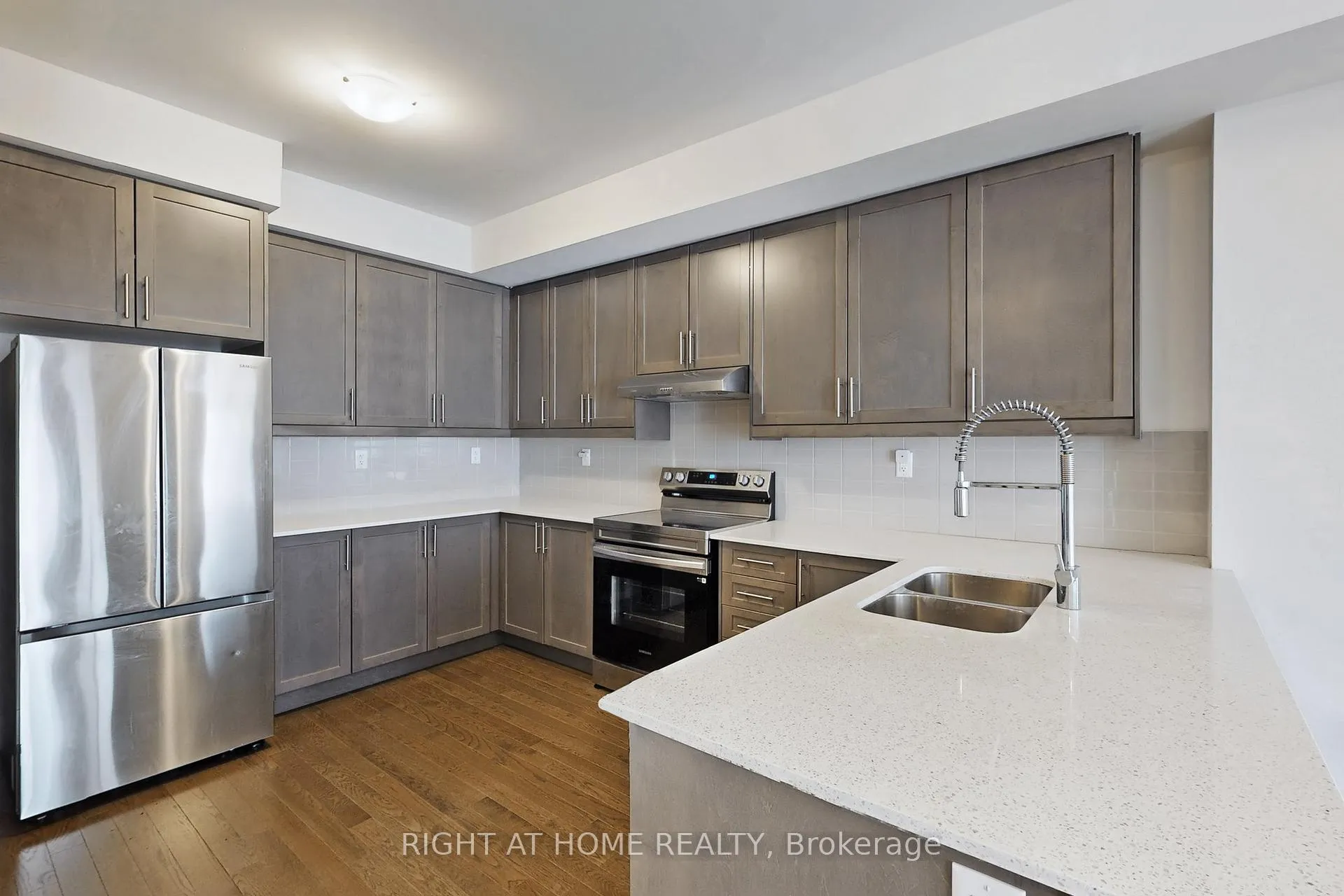 Photo 11 of 157 Blick Crescent, Aurora, Bayview Northeast — HOMEH
