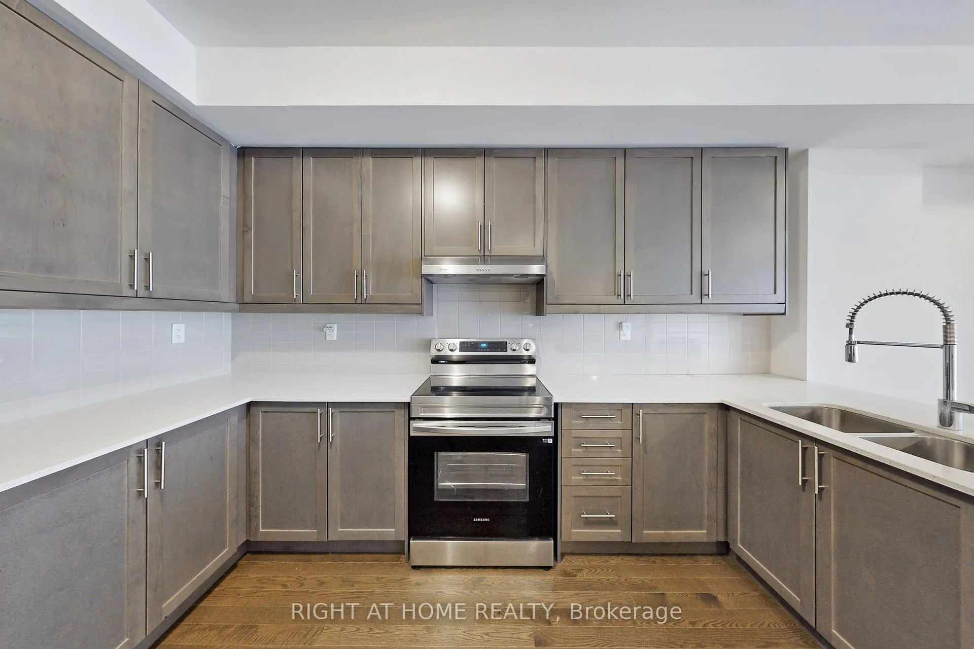 Photo 12 of 157 Blick Crescent, Aurora, Bayview Northeast — HOMEH