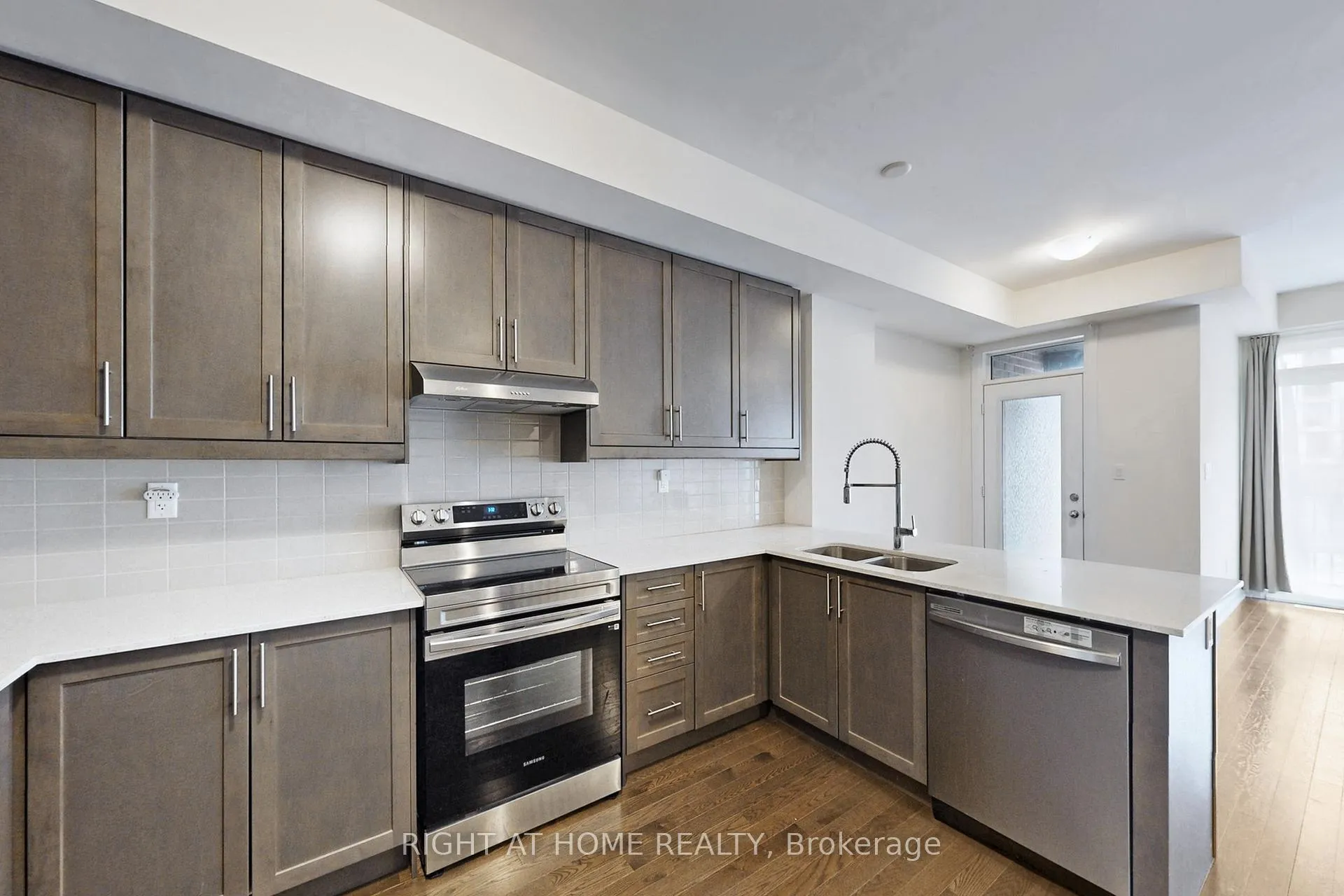 Photo 13 of 157 Blick Crescent, Aurora, Bayview Northeast — HOMEH