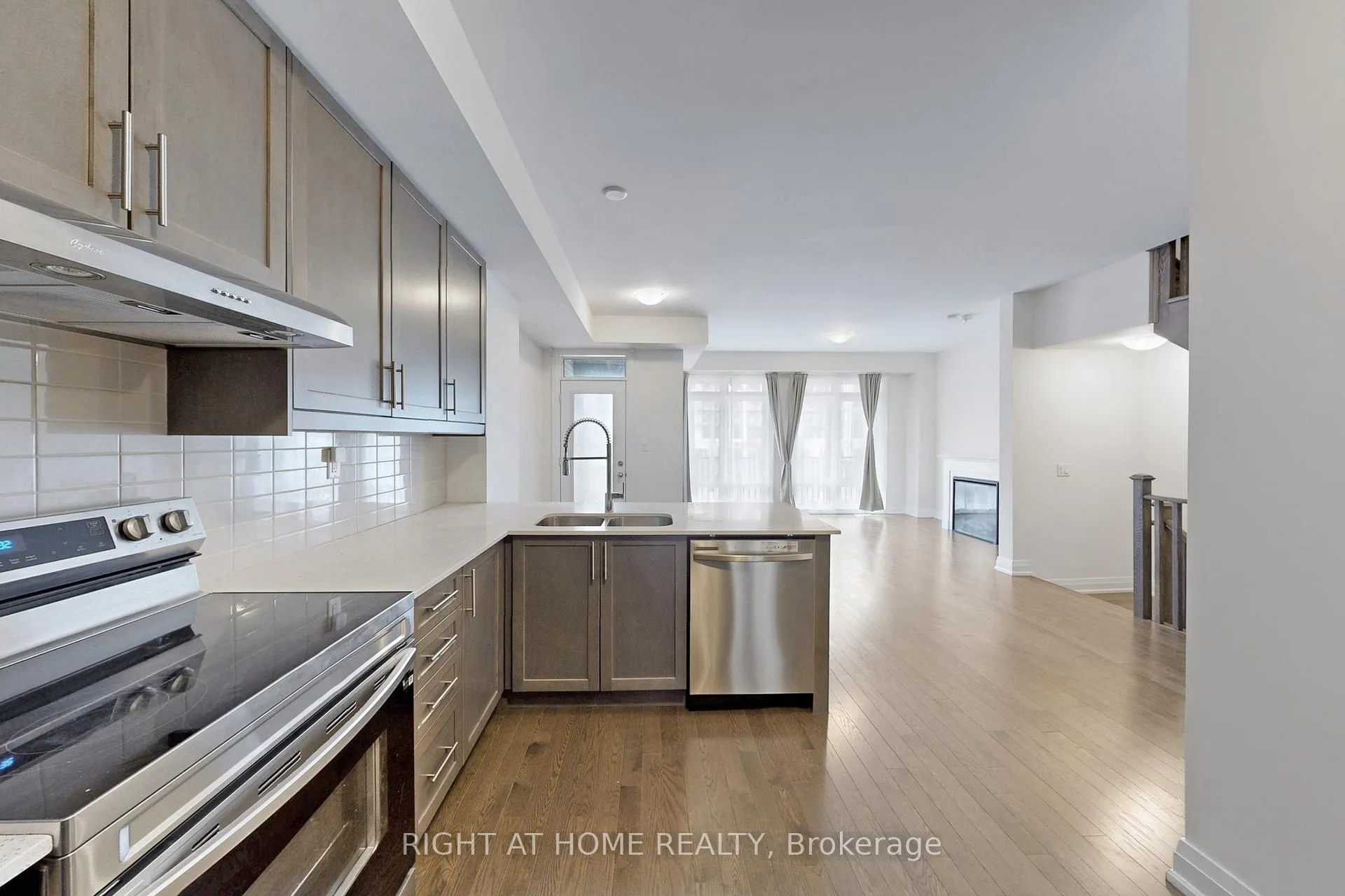 Photo 14 of 157 Blick Crescent, Aurora, Bayview Northeast — HOMEH