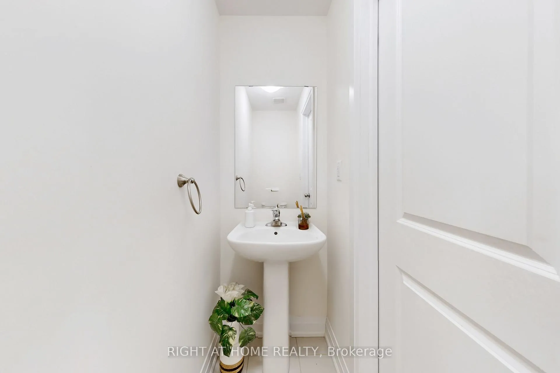 Photo 17 of 157 Blick Crescent, Aurora, Bayview Northeast — HOMEH
