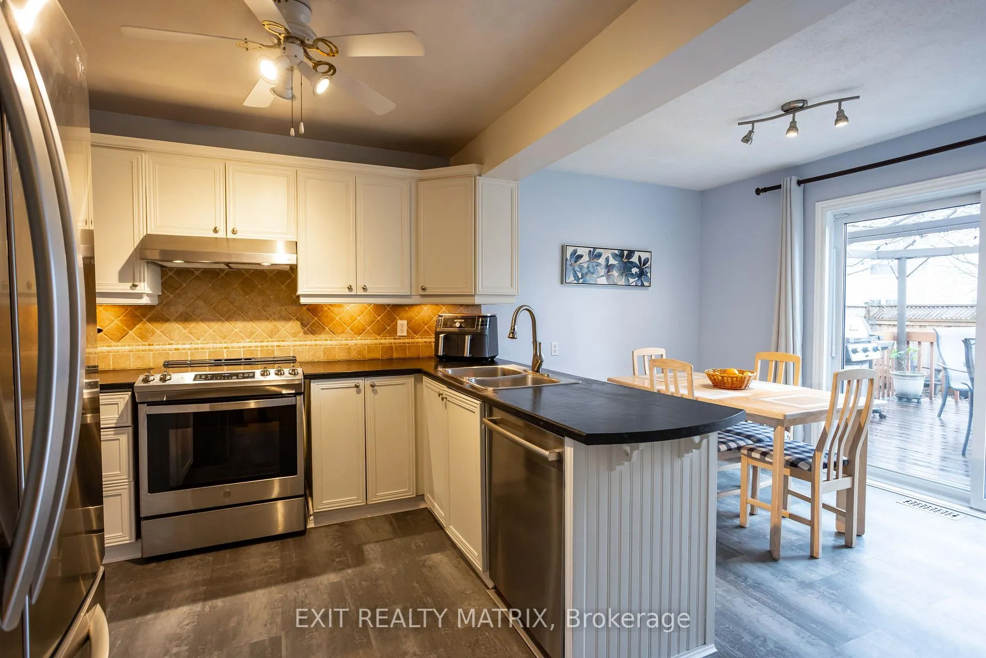Photo 10 of 555 Apollo Way, Ottawa, Fallingbrook/Pineridge — HOMEH