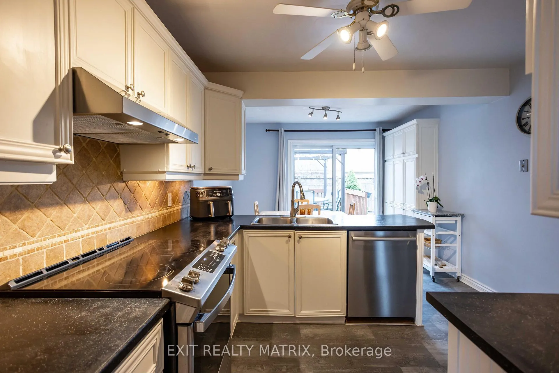 Photo 11 of 555 Apollo Way, Ottawa, Fallingbrook/Pineridge — HOMEH