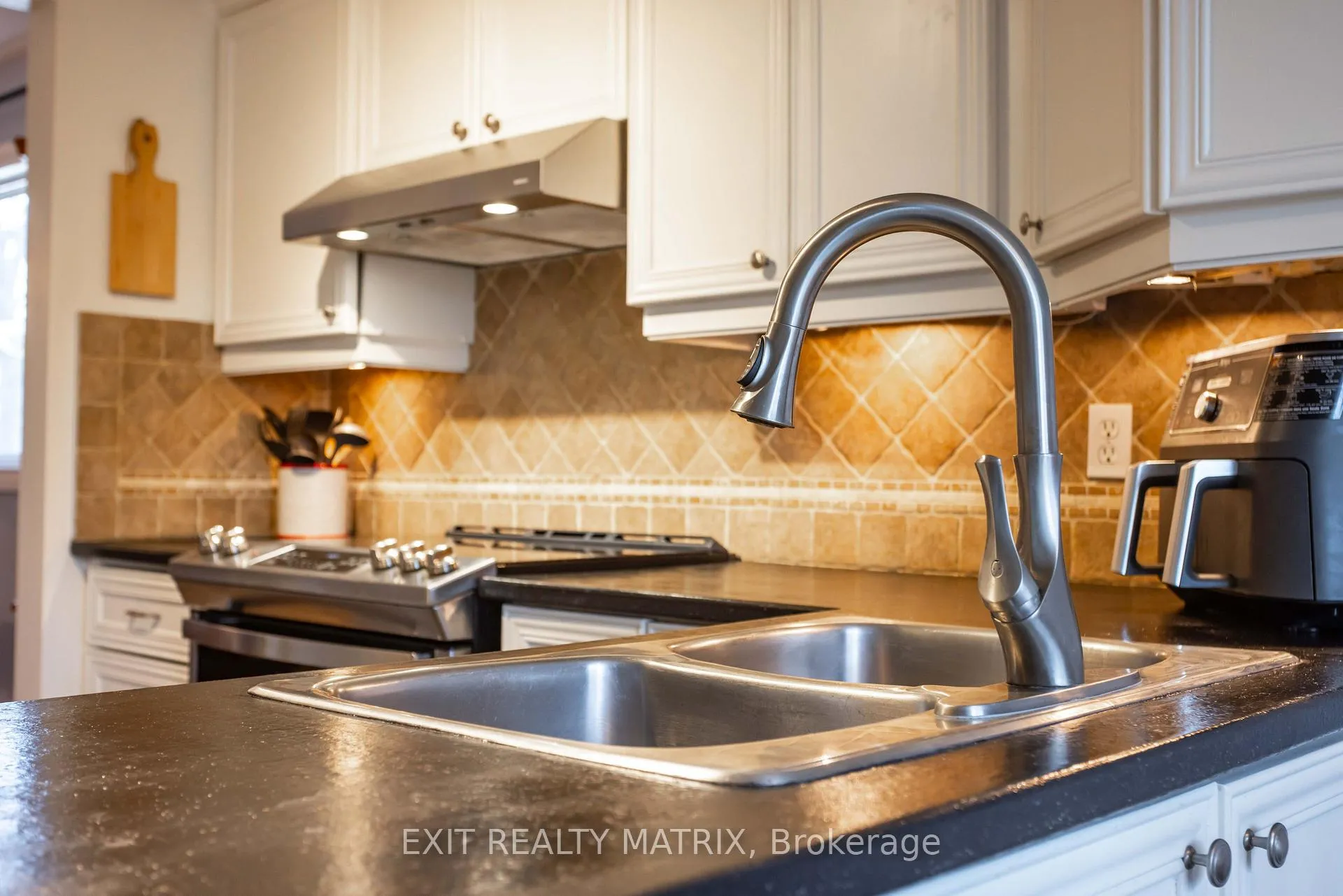 Photo 13 of 555 Apollo Way, Ottawa, Fallingbrook/Pineridge — HOMEH