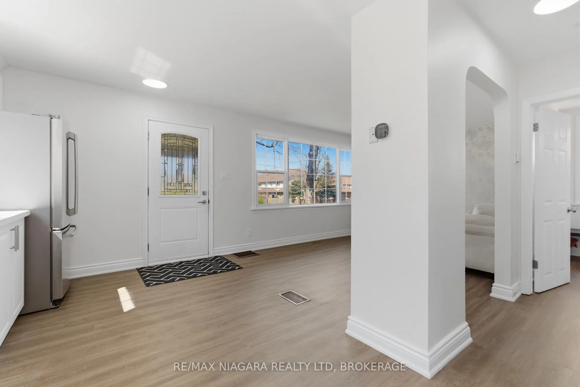 Photo 10 of 5654 Drummond Road, Niagara Falls, Hospital — HOMEH