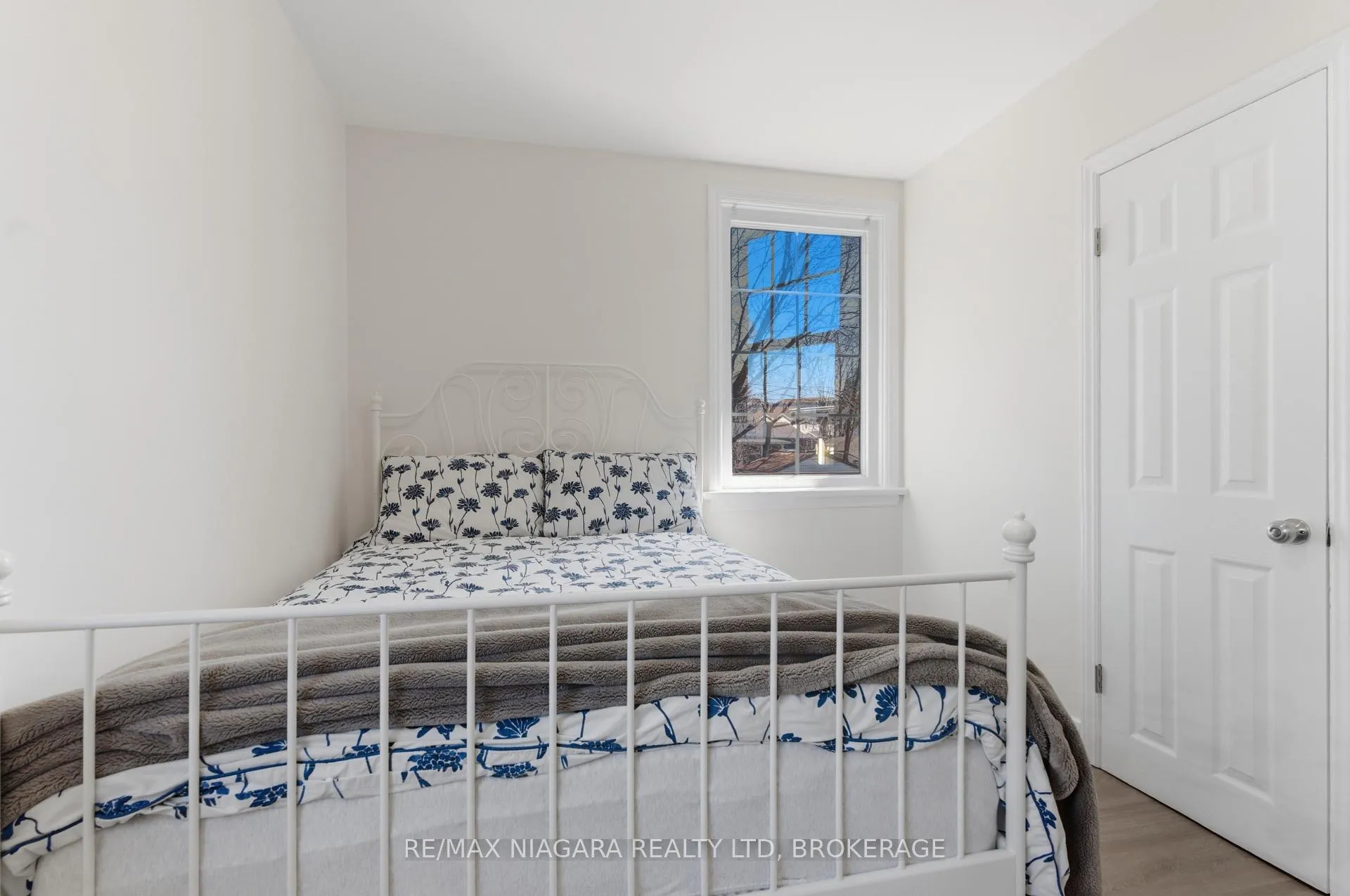 Photo 12 of 5654 Drummond Road, Niagara Falls, Hospital — HOMEH