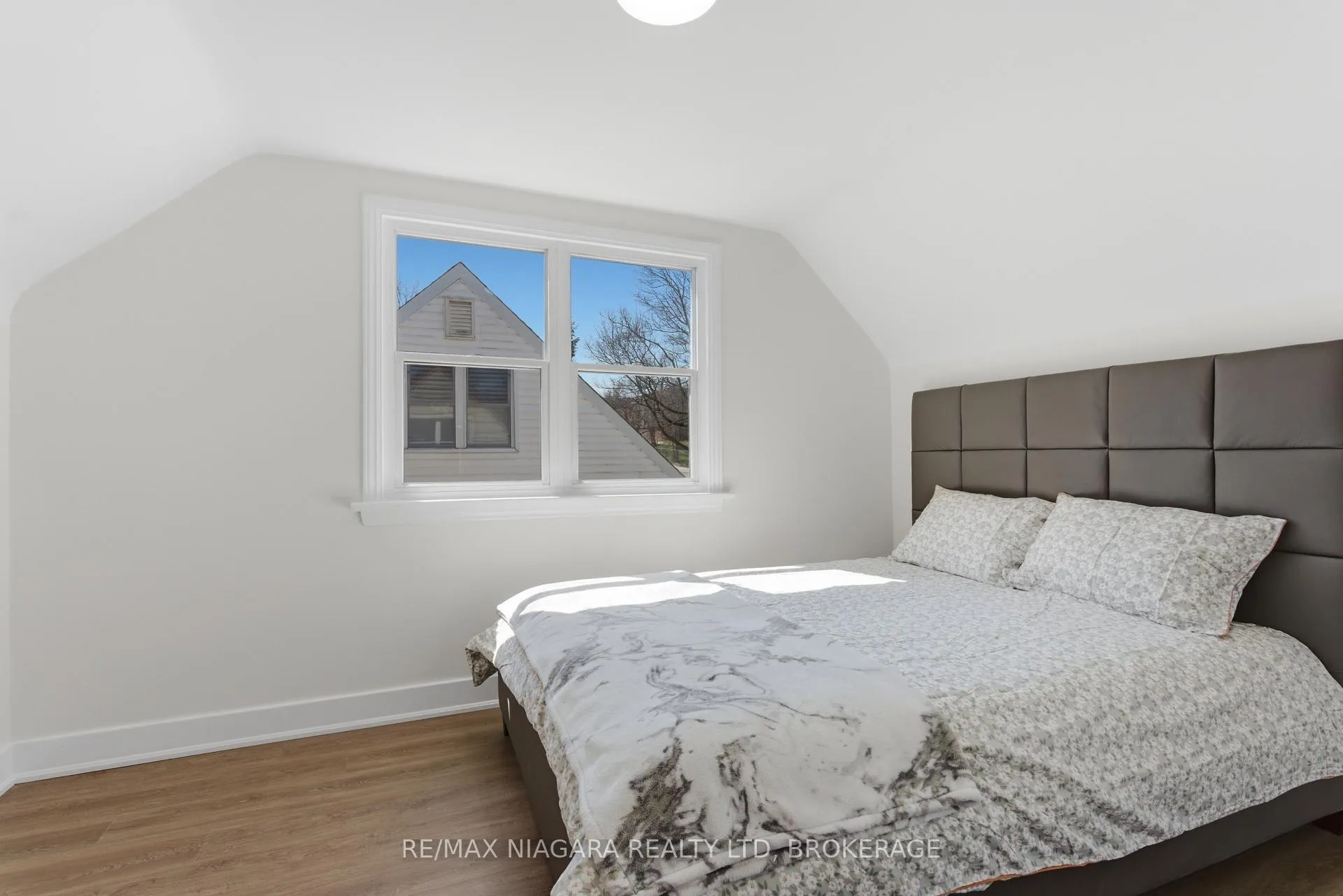 Photo 16 of 5654 Drummond Road, Niagara Falls, Hospital — HOMEH