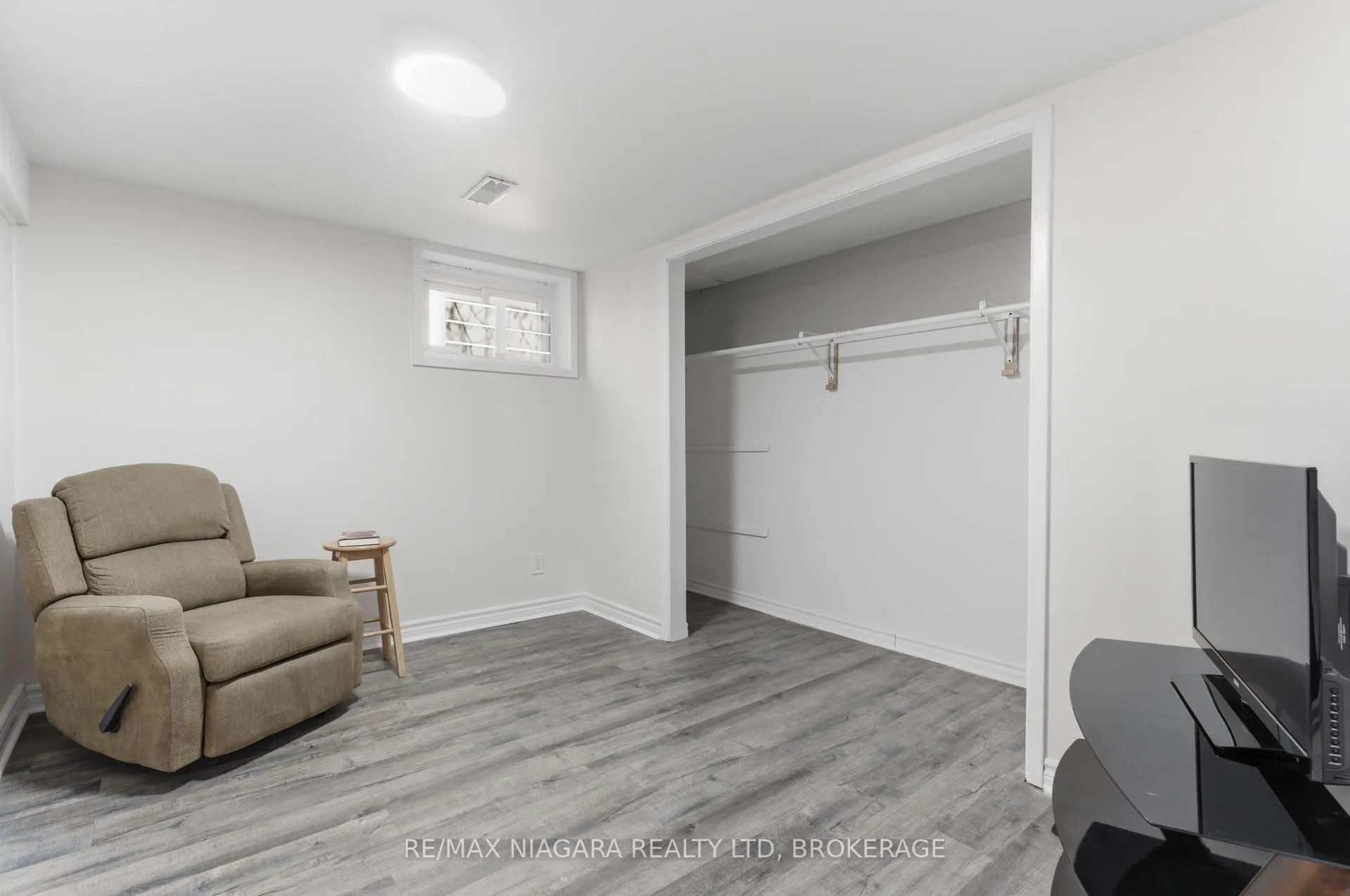 Photo 21 of 5654 Drummond Road, Niagara Falls, Hospital — HOMEH