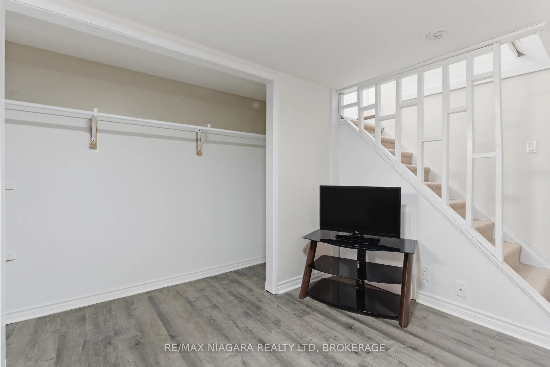 Photo 22 of 5654 Drummond Road, Niagara Falls, Hospital — HOMEH