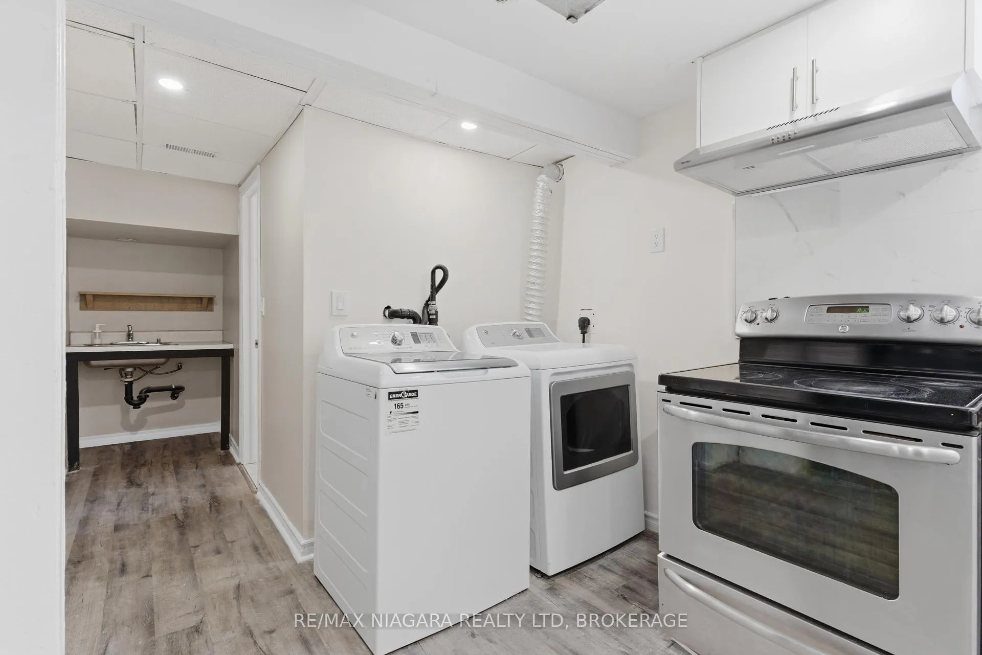 Photo 26 of 5654 Drummond Road, Niagara Falls, Hospital — HOMEH