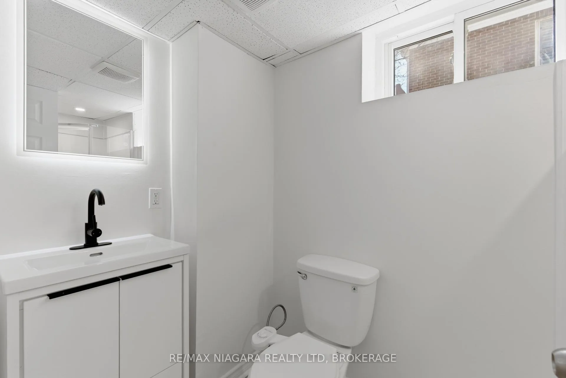 Photo 28 of 5654 Drummond Road, Niagara Falls, Hospital — HOMEH