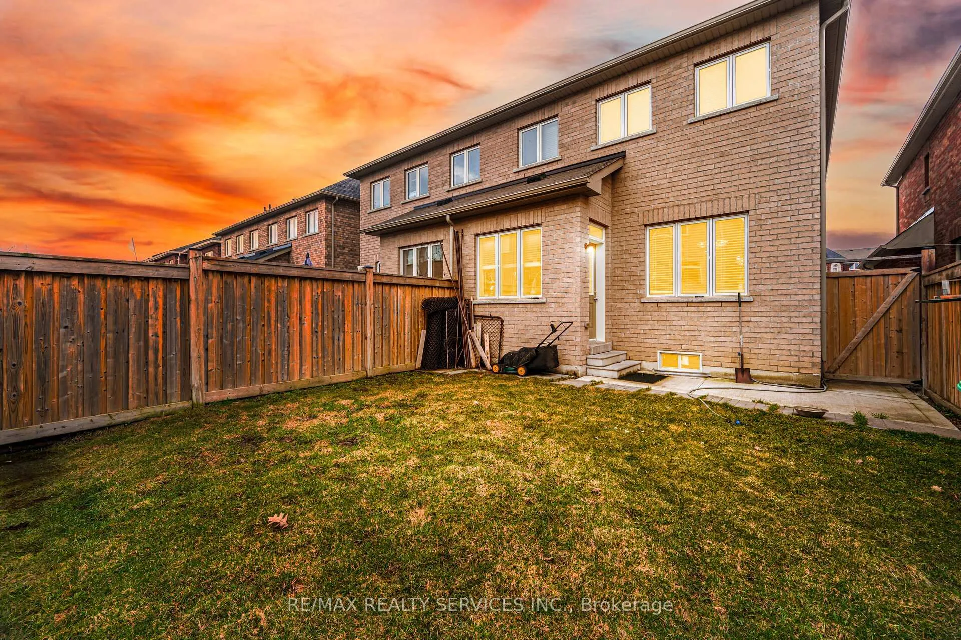 Photo 42 of 20 Blackberry Valley Crescent, Caledon, Rural Caledon — HOMEH
