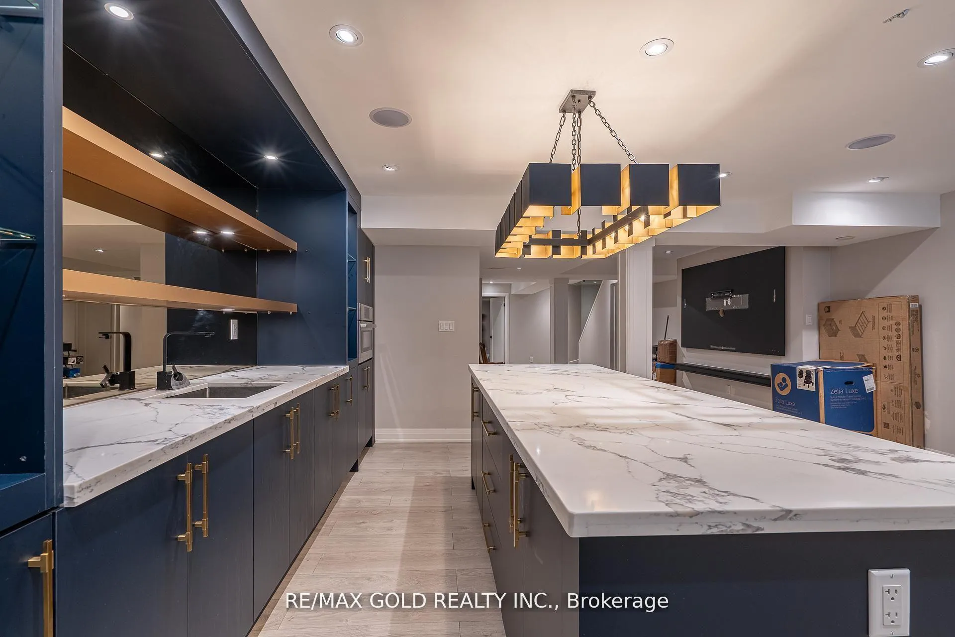 Photo 2 of 61 Yellowknife Road, Brampton, Sandringham-Wellington North — HOMEH