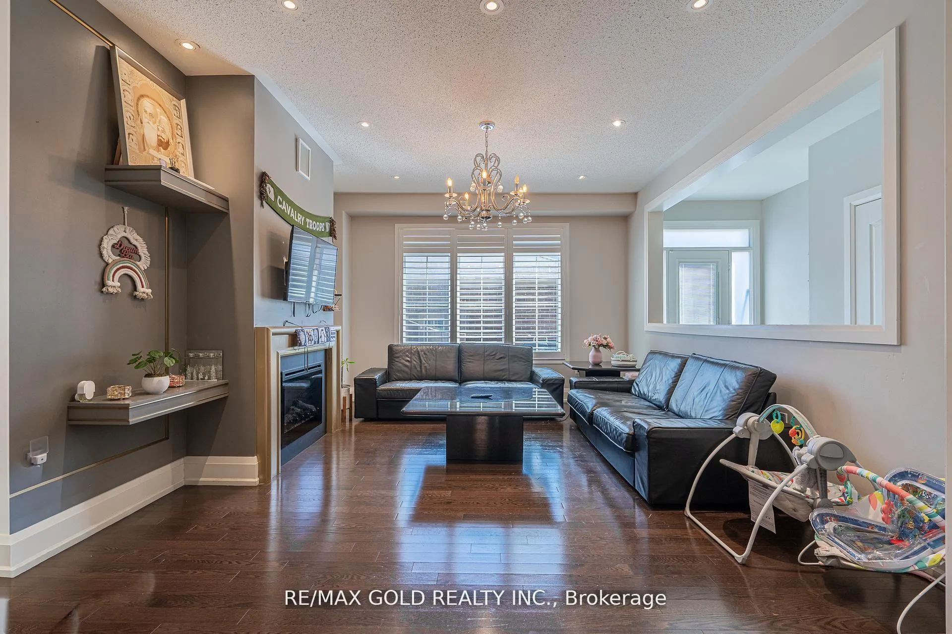 Photo 9 of 61 Yellowknife Road, Brampton, Sandringham-Wellington North — HOMEH