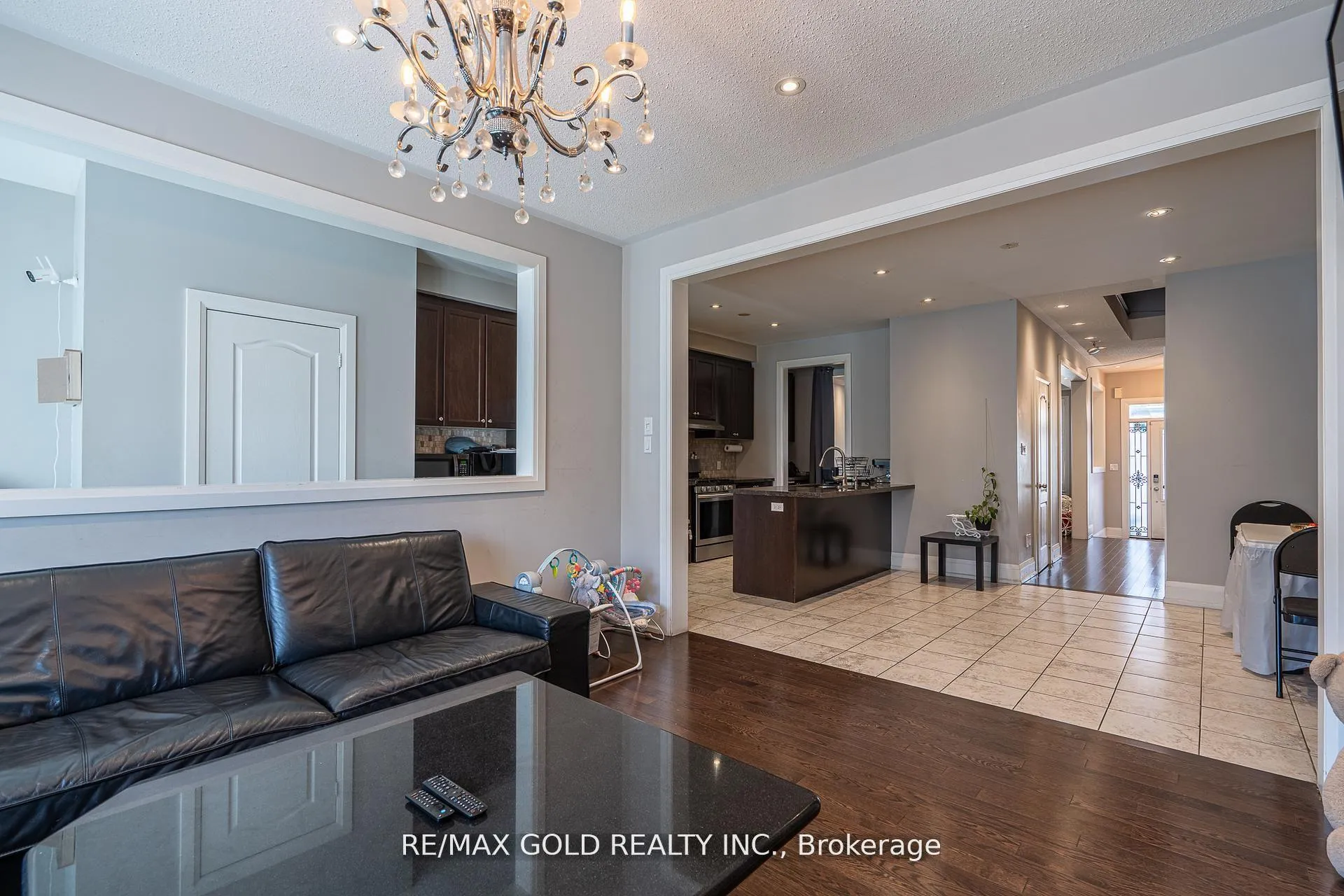 Photo 10 of 61 Yellowknife Road, Brampton, Sandringham-Wellington North — HOMEH