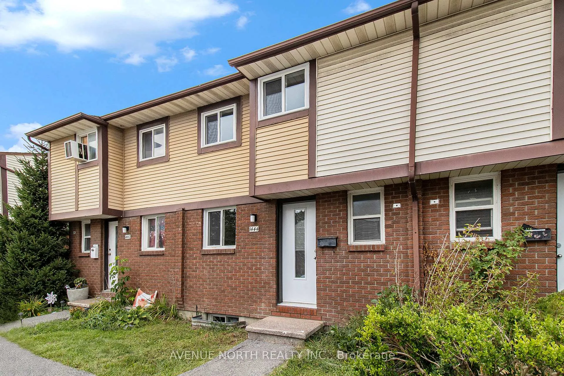 Front of Unit 17, 1442 Foxwell Street