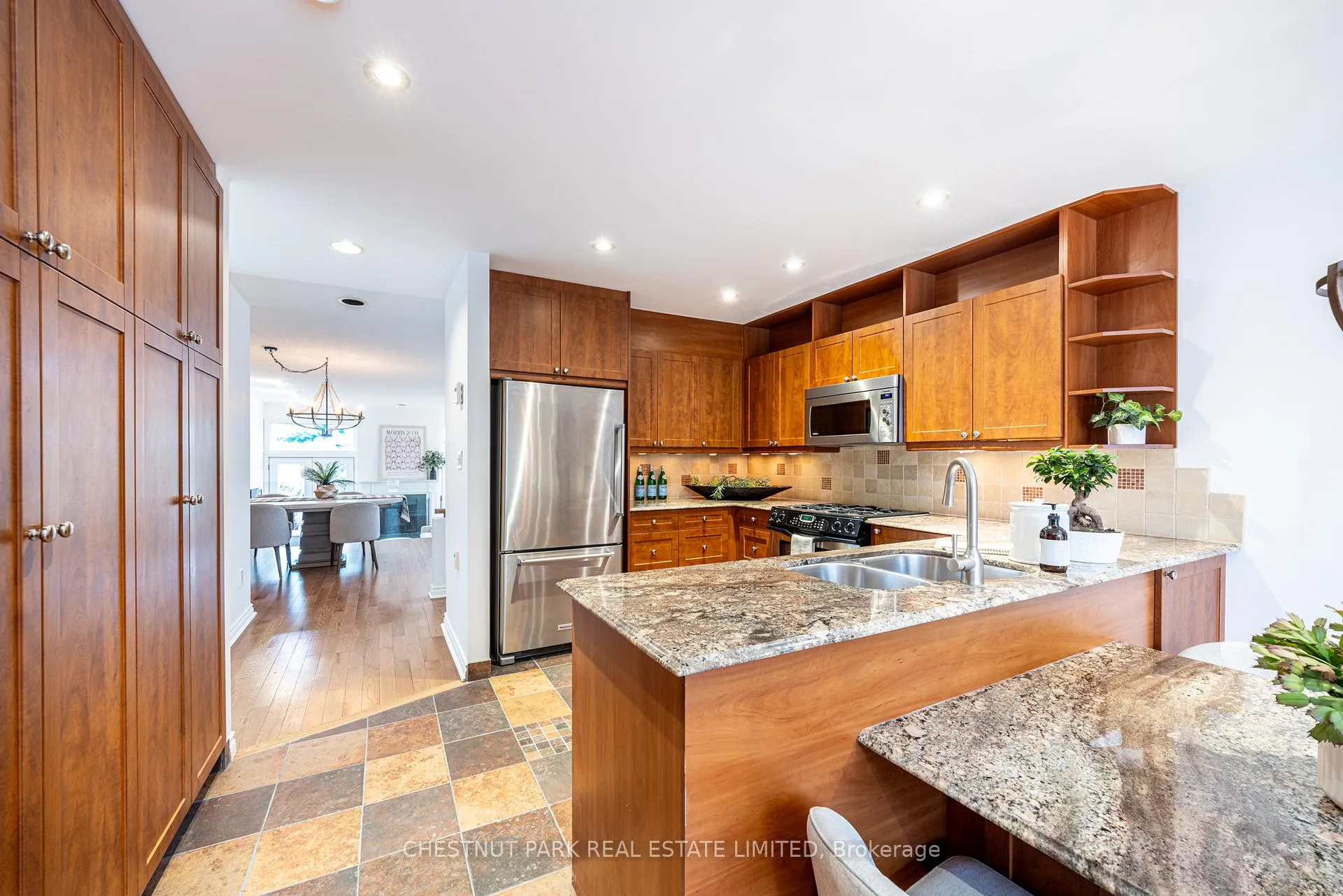 Photo 15 of 263 Erskine Avenue, Toronto, Mount Pleasant East — HOMEH