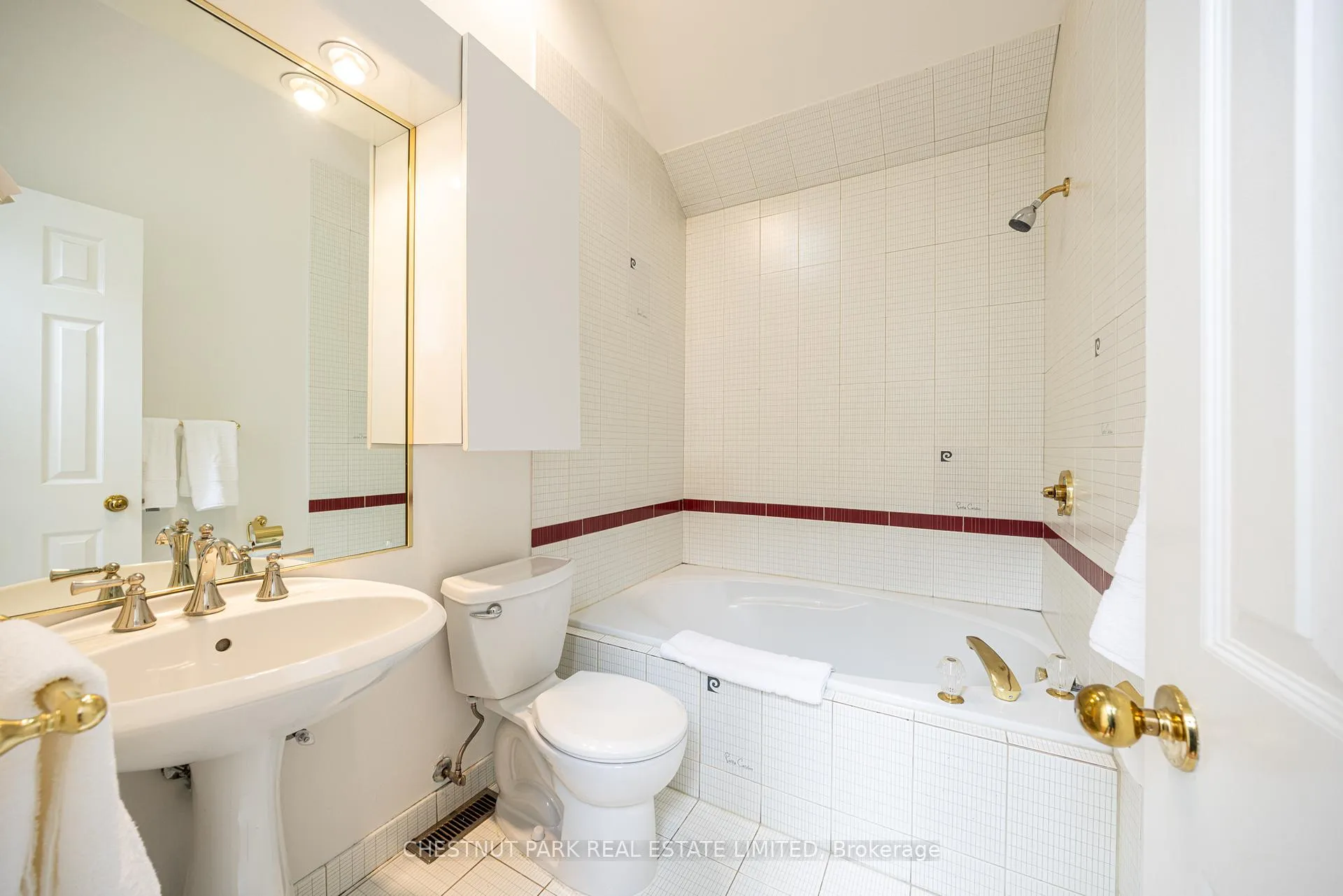 Photo 32 of 263 Erskine Avenue, Toronto, Mount Pleasant East — HOMEH