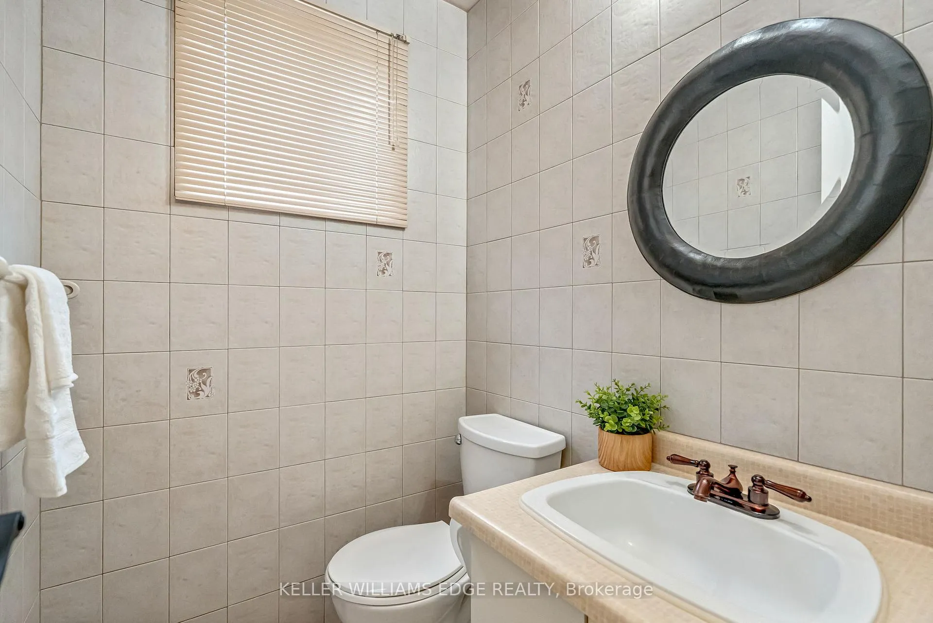 Photo 18 of 70 Strawberry Drive, Hamilton, Riverdale — HOMEH