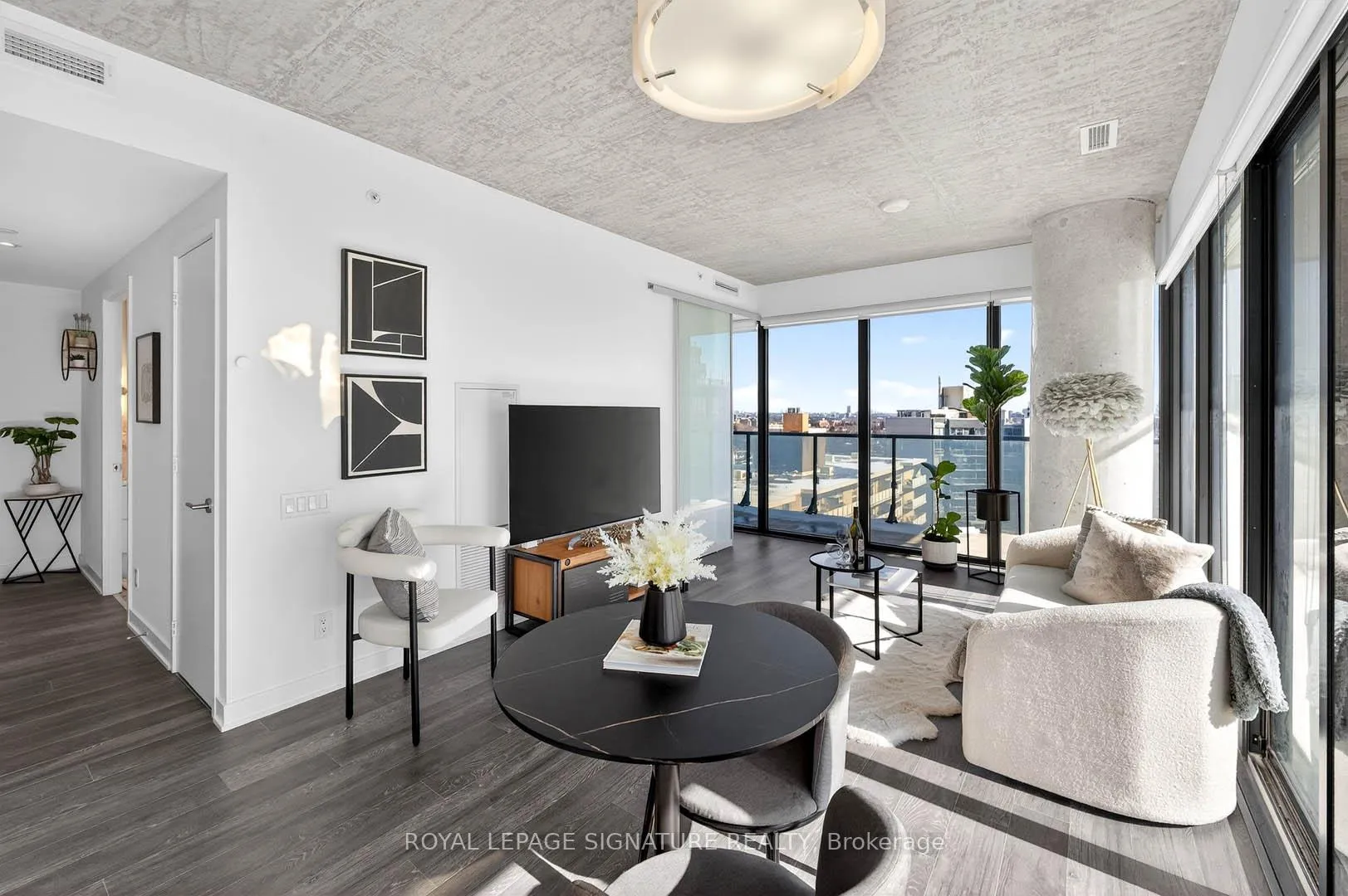 Photo 2 of Unit 1110, 185 Roehampton Avenue, Toronto, Mount Pleasant West — HOMEH