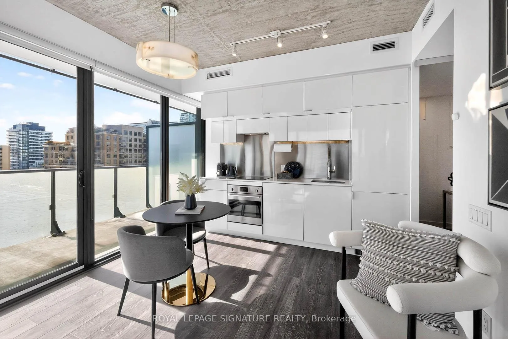 Photo 4 of Unit 1110, 185 Roehampton Avenue, Toronto, Mount Pleasant West — HOMEH