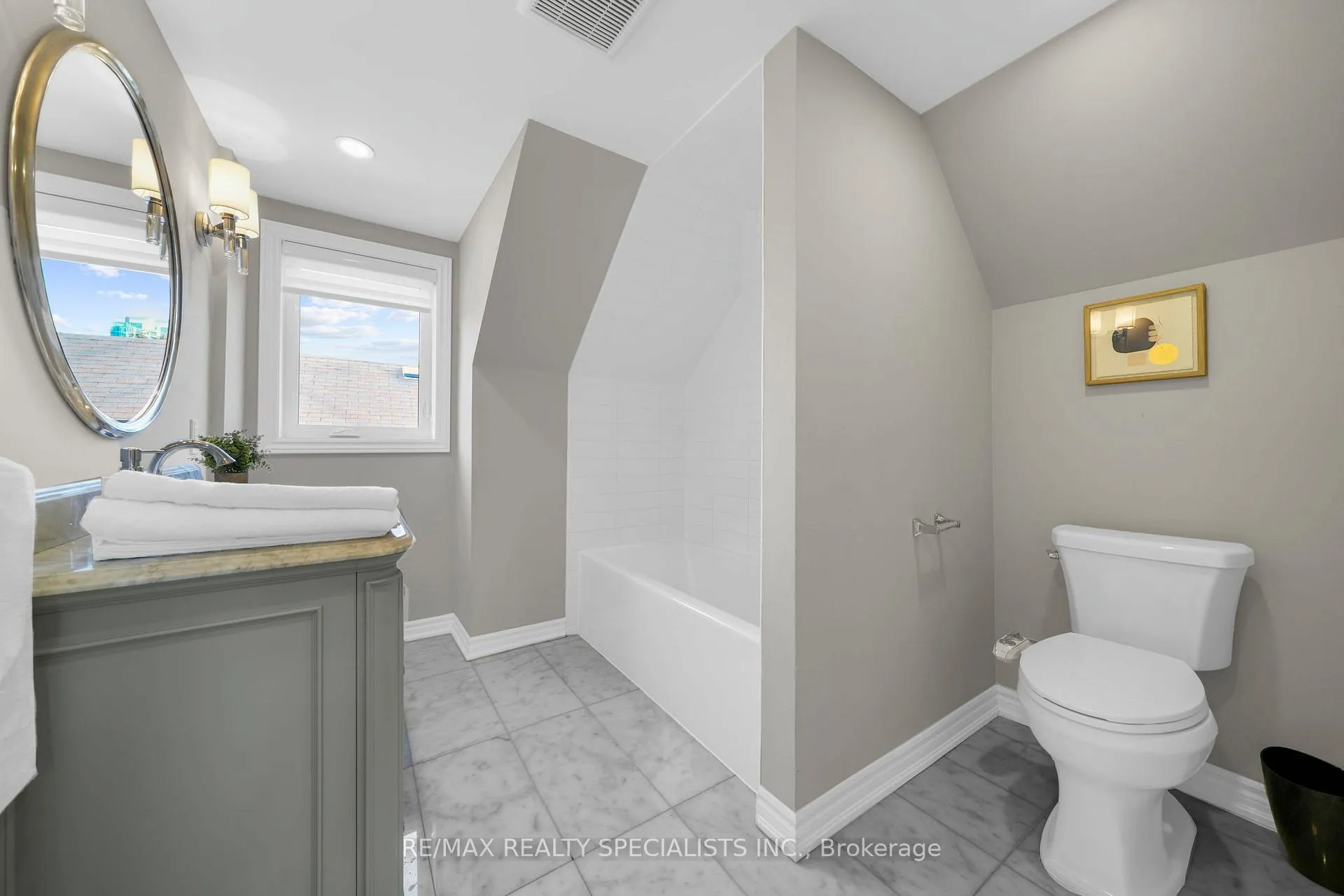 Photo 7 of 46 Elizabeth Street S, Brampton, Downtown Brampton — HOMEH