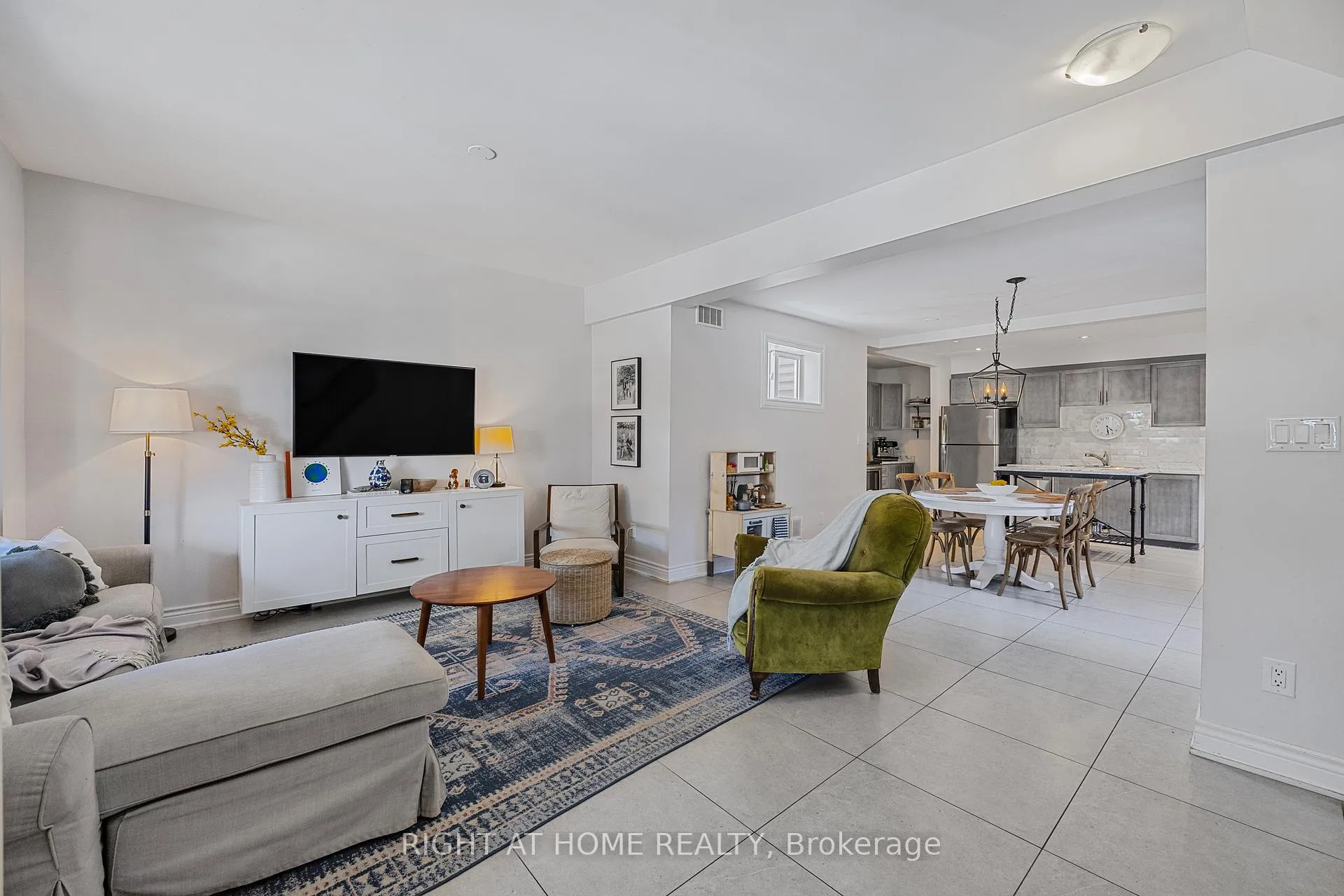 Photo 5 of 71 Robins Avenue, Hamilton, Crown Point — HOMEH