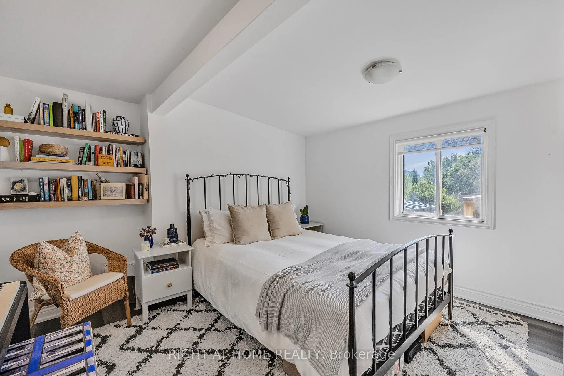 Photo 12 of 71 Robins Avenue, Hamilton, Crown Point — HOMEH