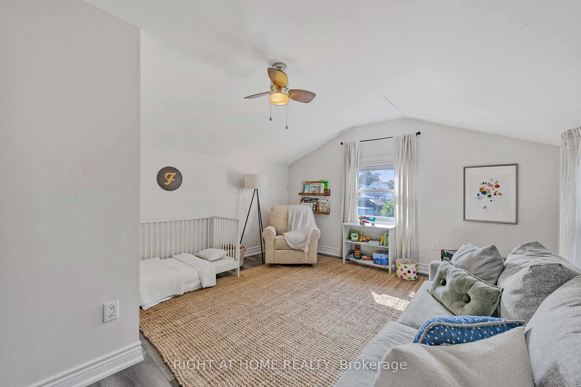 Photo 17 of 71 Robins Avenue, Hamilton, Crown Point — HOMEH