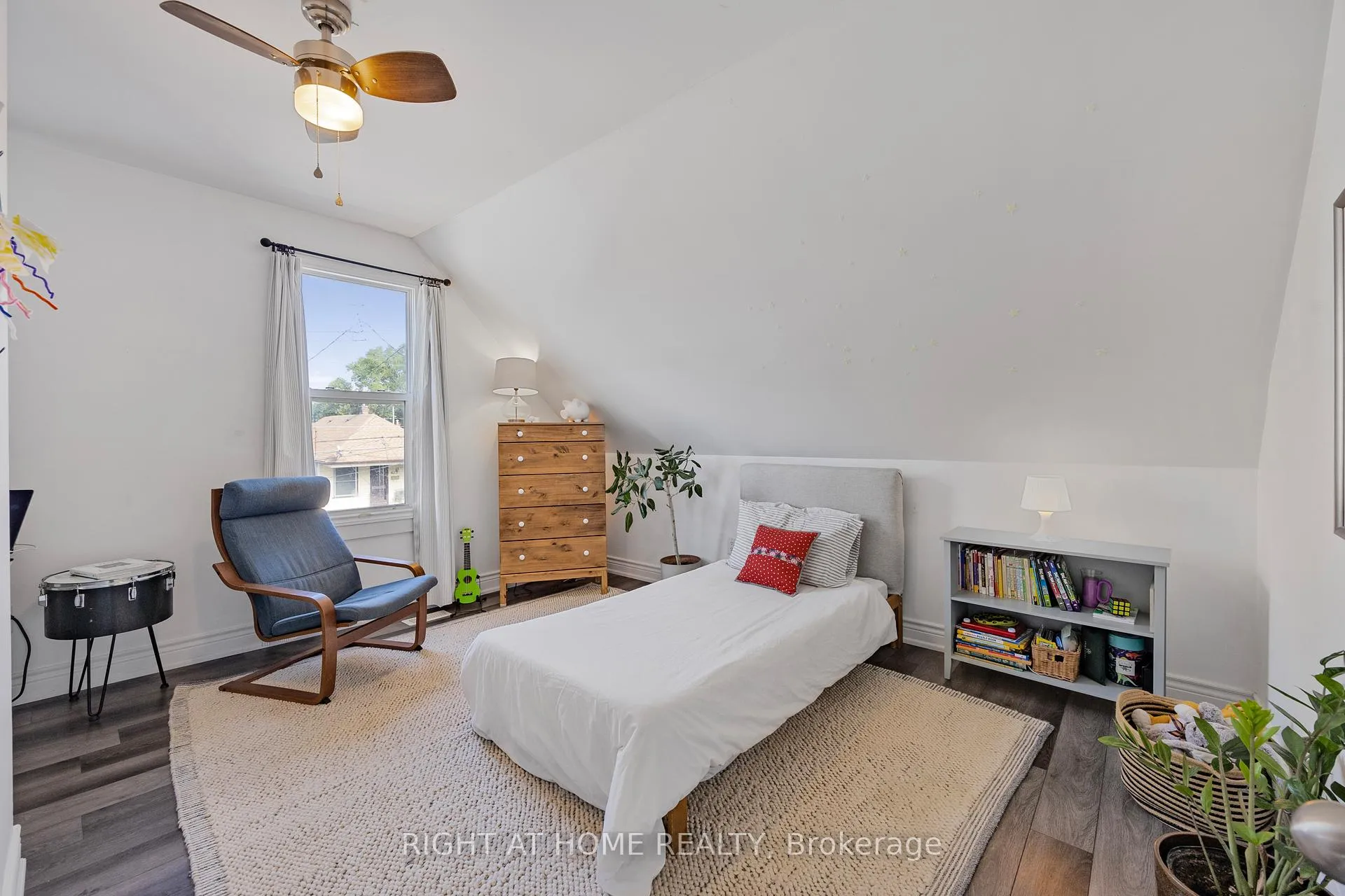 Photo 18 of 71 Robins Avenue, Hamilton, Crown Point — HOMEH