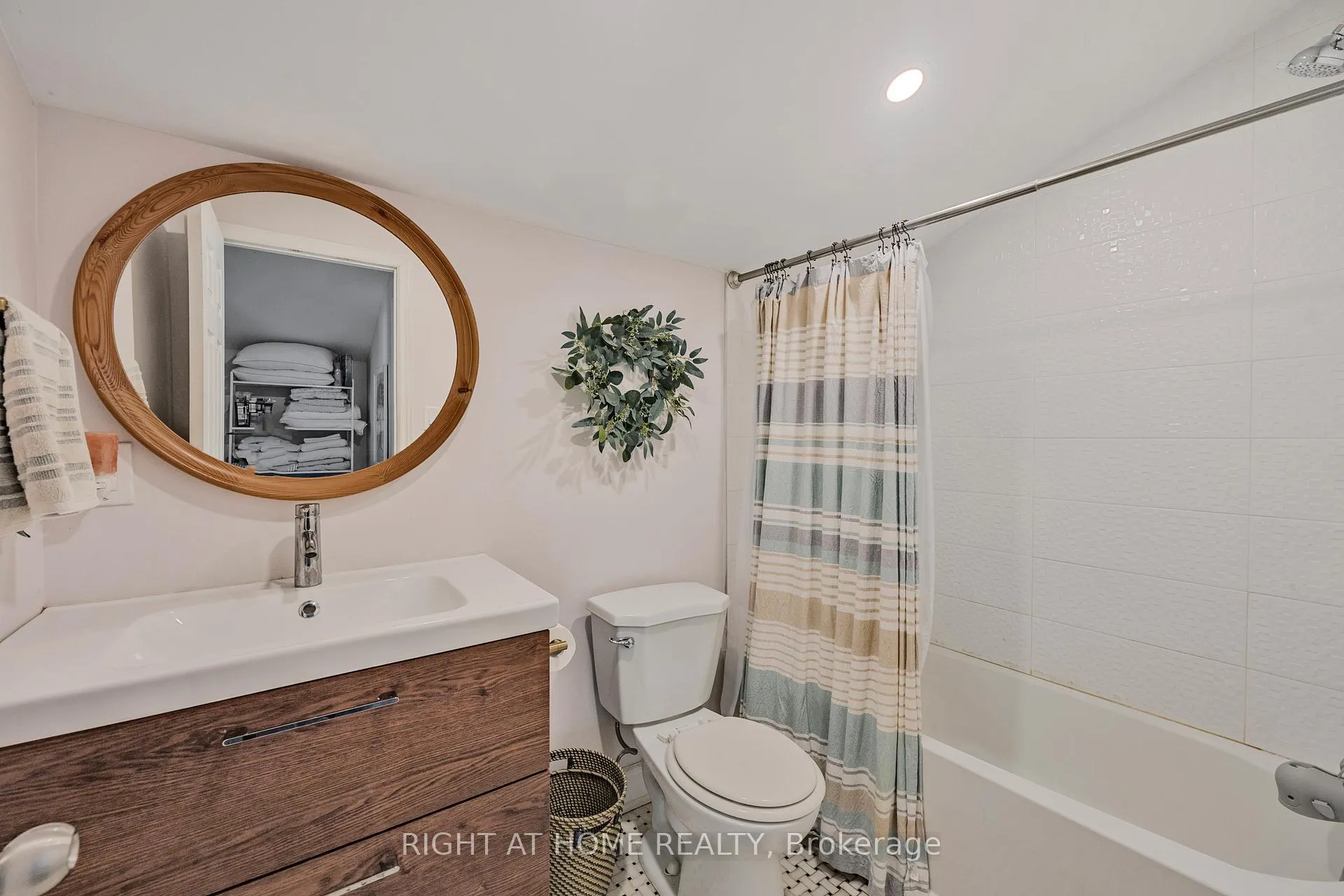 Photo 20 of 71 Robins Avenue, Hamilton, Crown Point — HOMEH